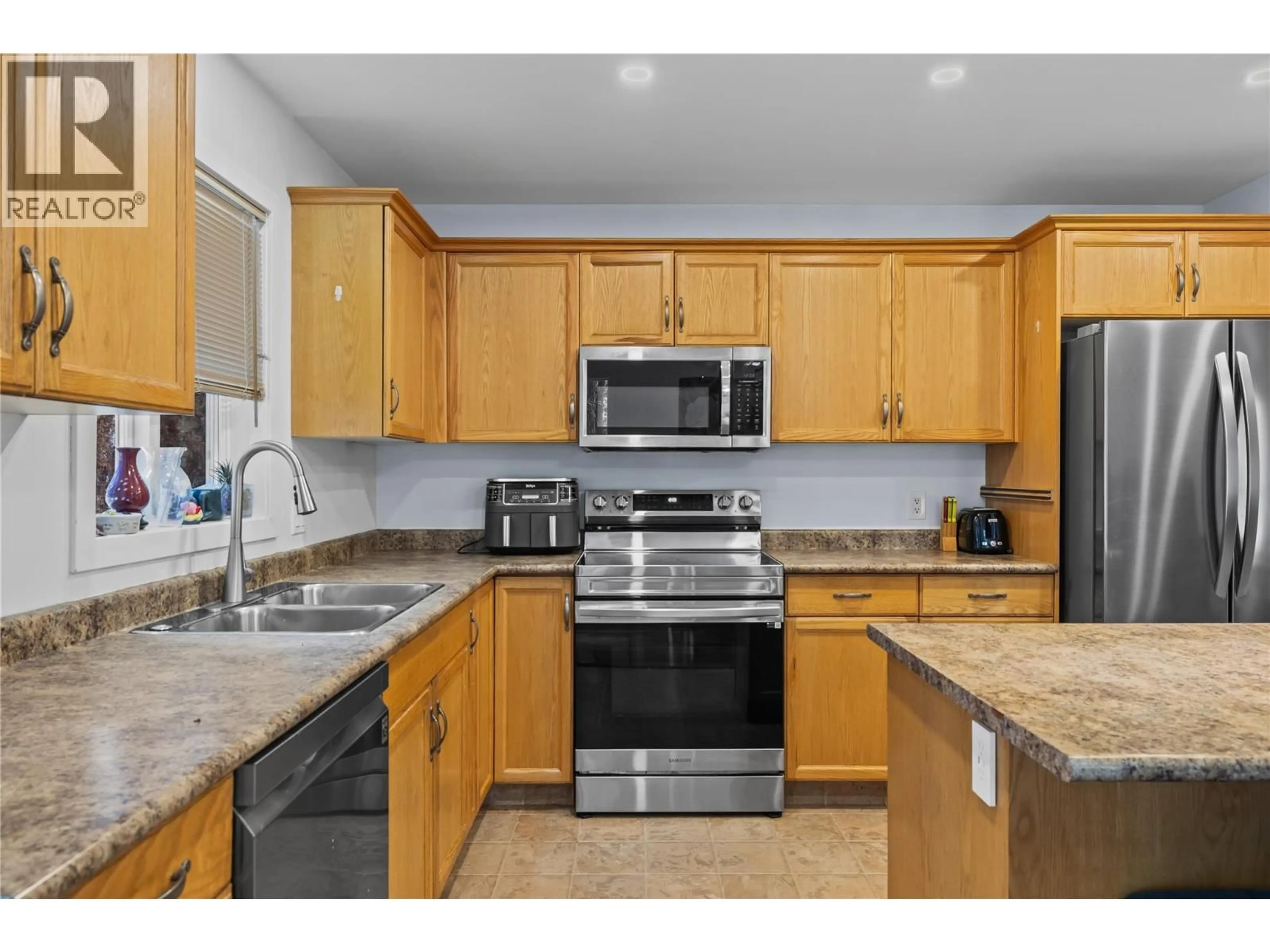 Standard kitchen, unknown for 2010 PORCUPINE COURT, Westbank British Columbia V4T2H5