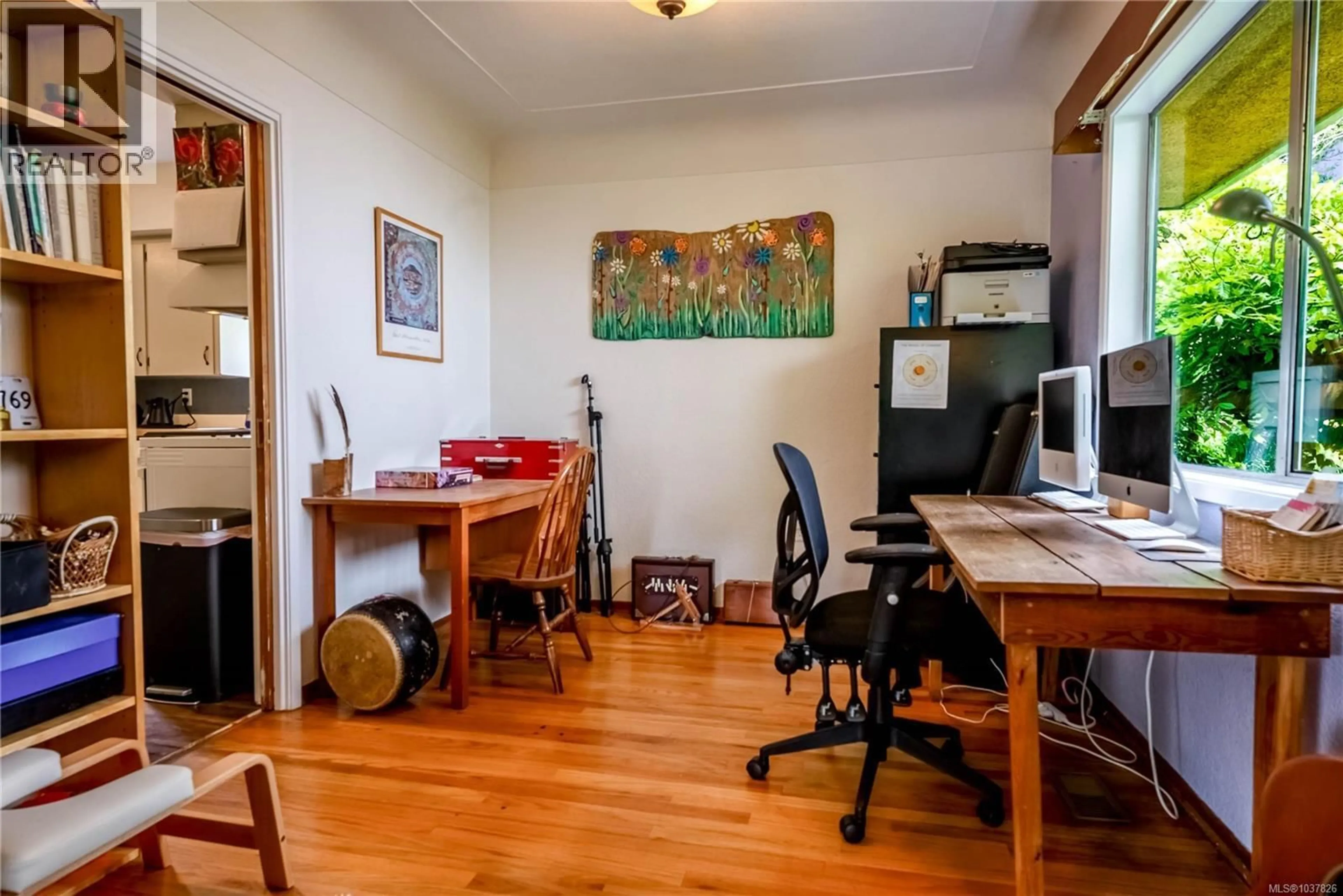 A pic of a room for 3360 ROLSTON CRESCENT, Saanich British Columbia V8Z4P1
