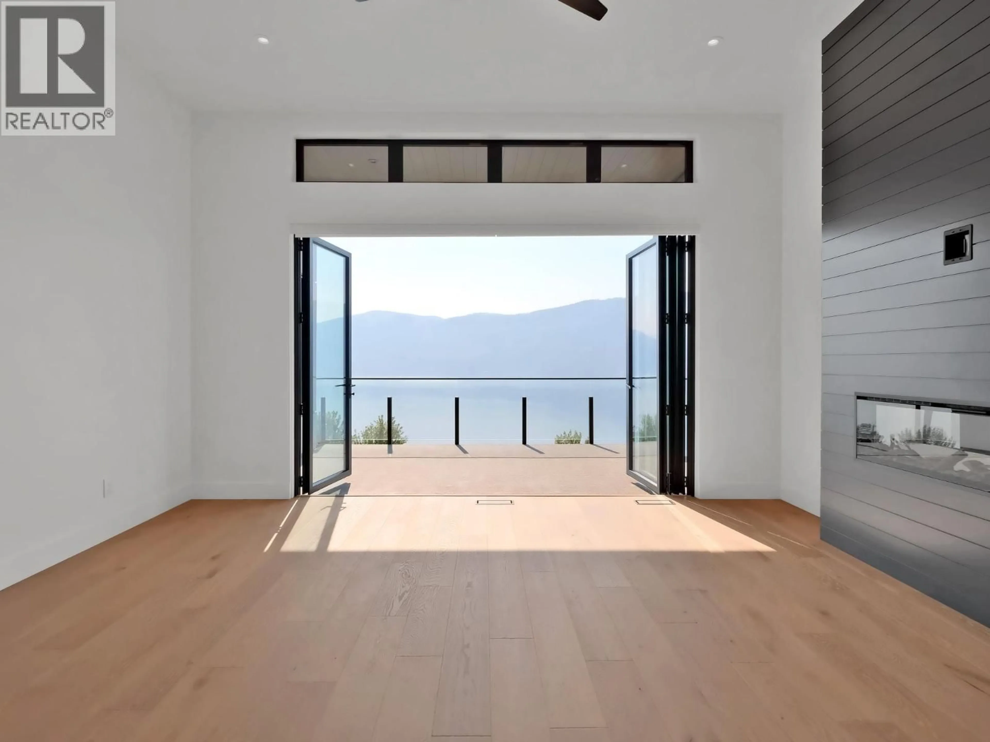 Indoor foyer for 10 - 9201 OKANAGAN CENTRE ROAD WEST, Lake Country British Columbia V4V0B8