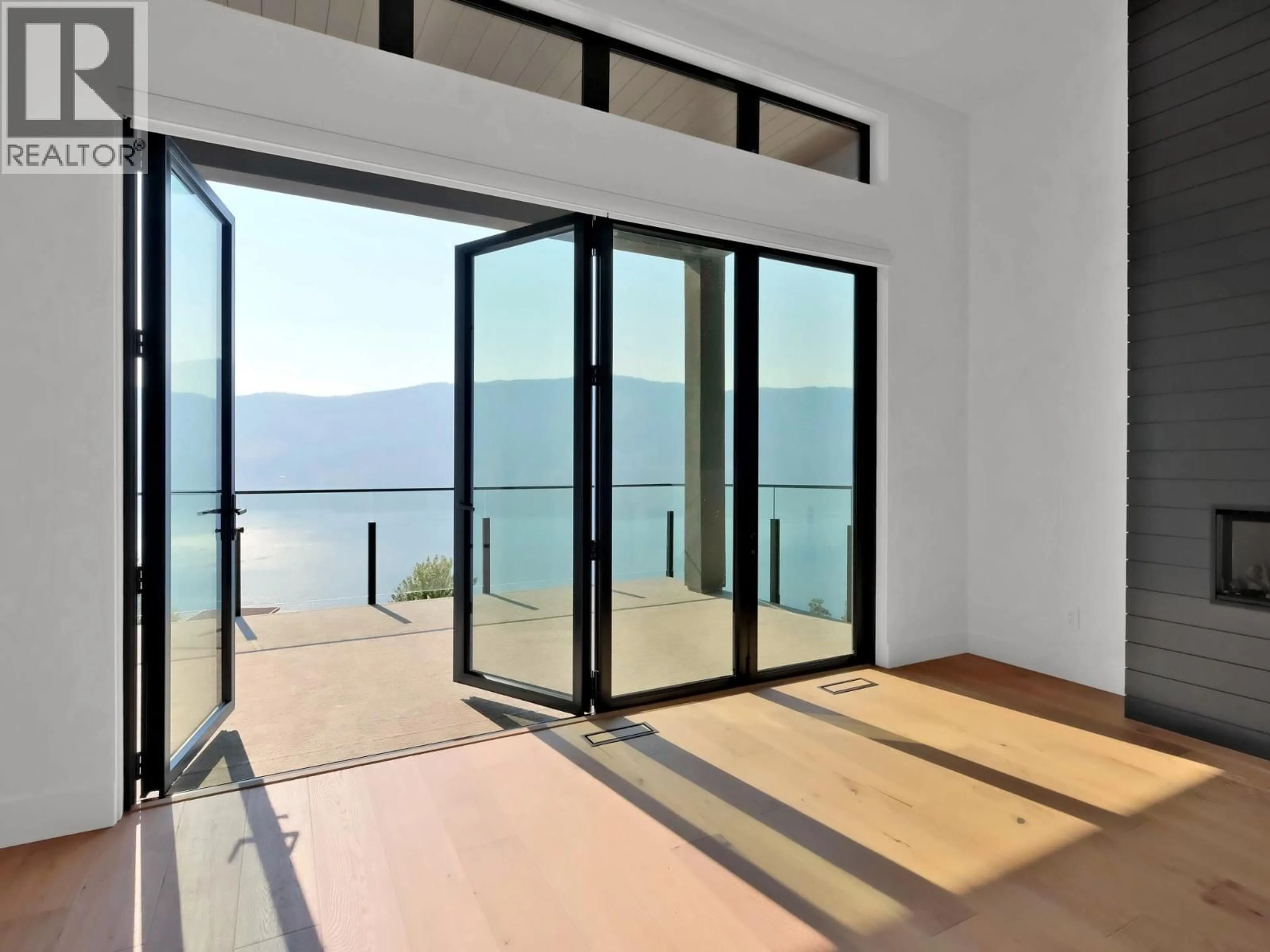 Indoor foyer for 10 - 9201 OKANAGAN CENTRE ROAD WEST, Lake Country British Columbia V4V0B8