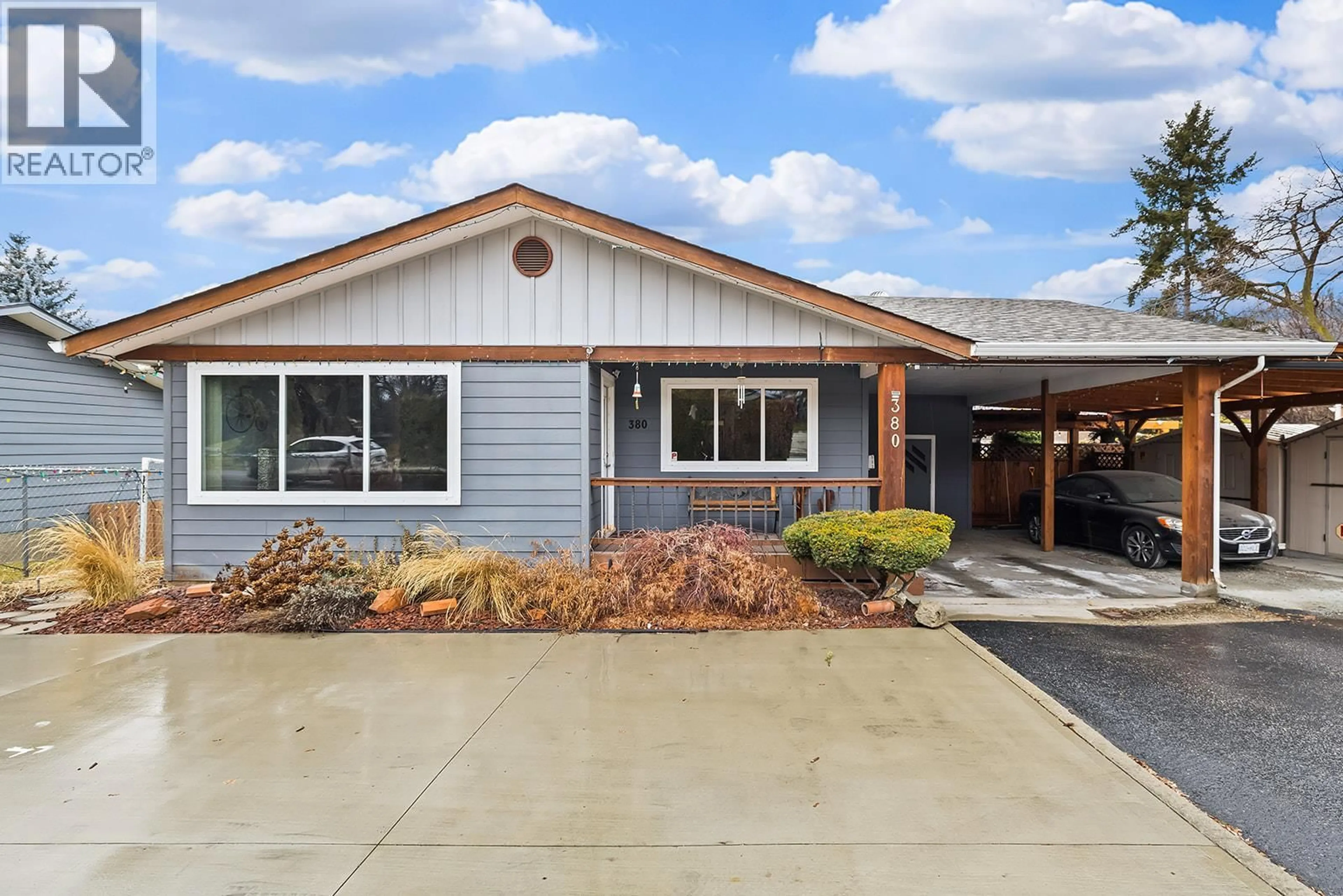 Home with vinyl exterior material, street for 380 HOLLYWOOD ROAD SOUTH, Kelowna British Columbia V1X3T1