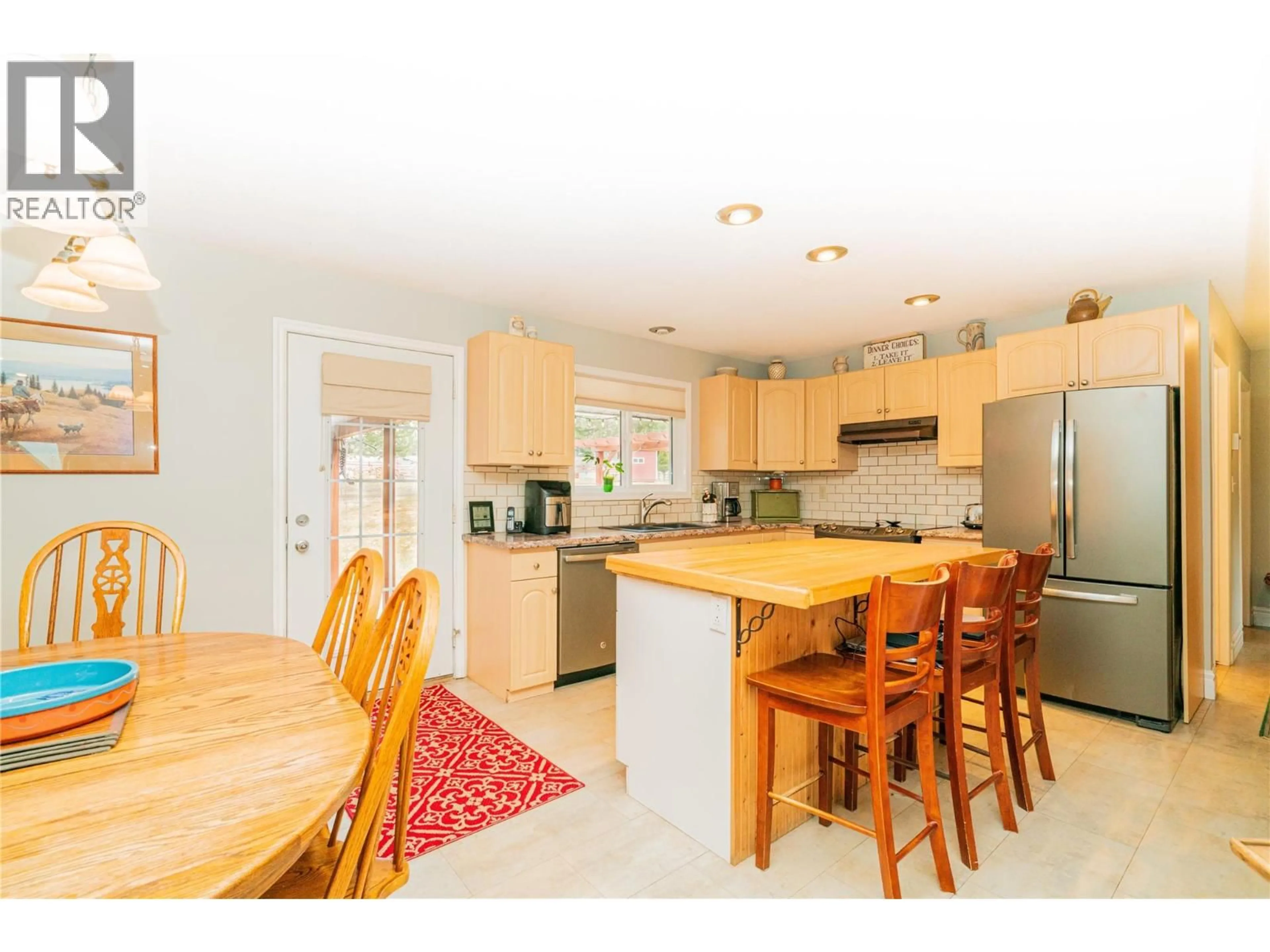 Open concept kitchen, unknown for 114 SKYE BLUE LOOP, Princeton British Columbia V0X1W0