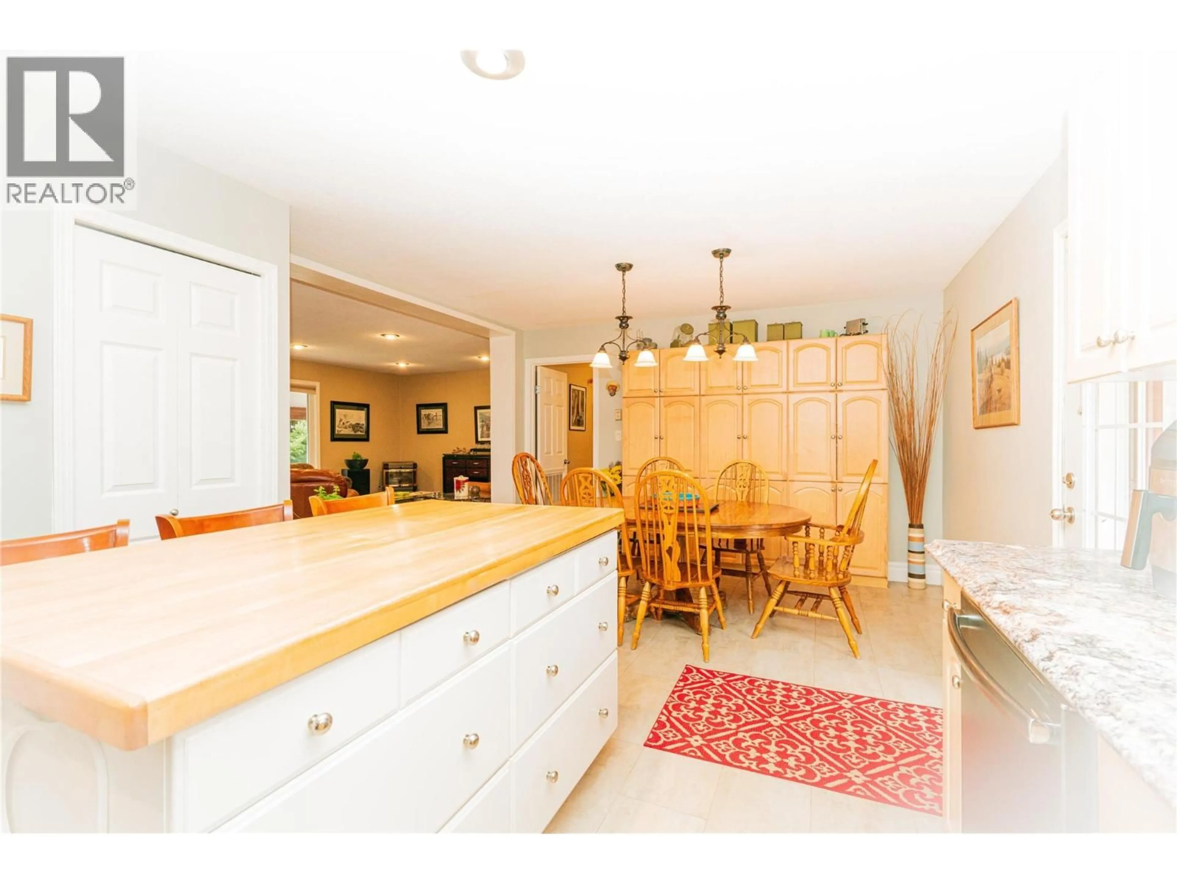 Open concept kitchen, unknown for 114 SKYE BLUE LOOP, Princeton British Columbia V0X1W0