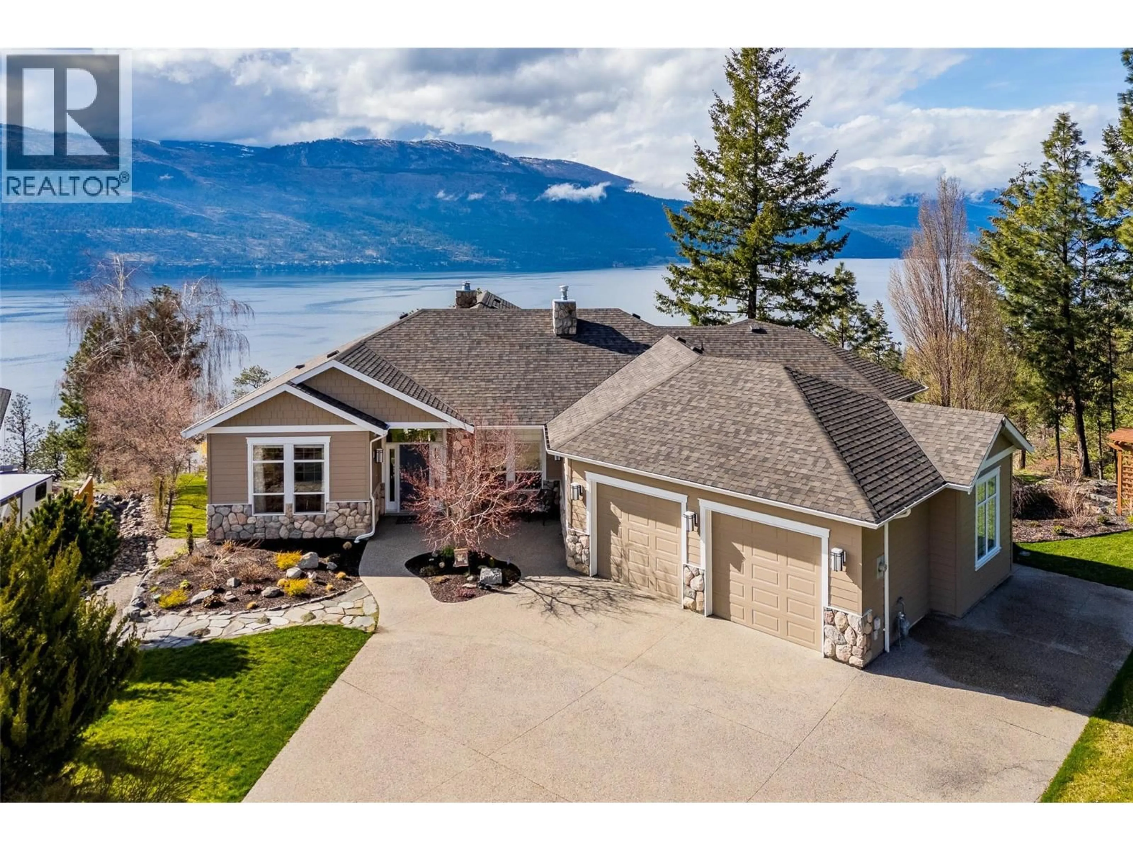 A pic from outside/outdoor area/front of a property/back of a property/a pic from drone, water/lake/river/ocean view for 60 - 10726 NIGHTHAWK ROAD, Lake Country British Columbia V4V2K7