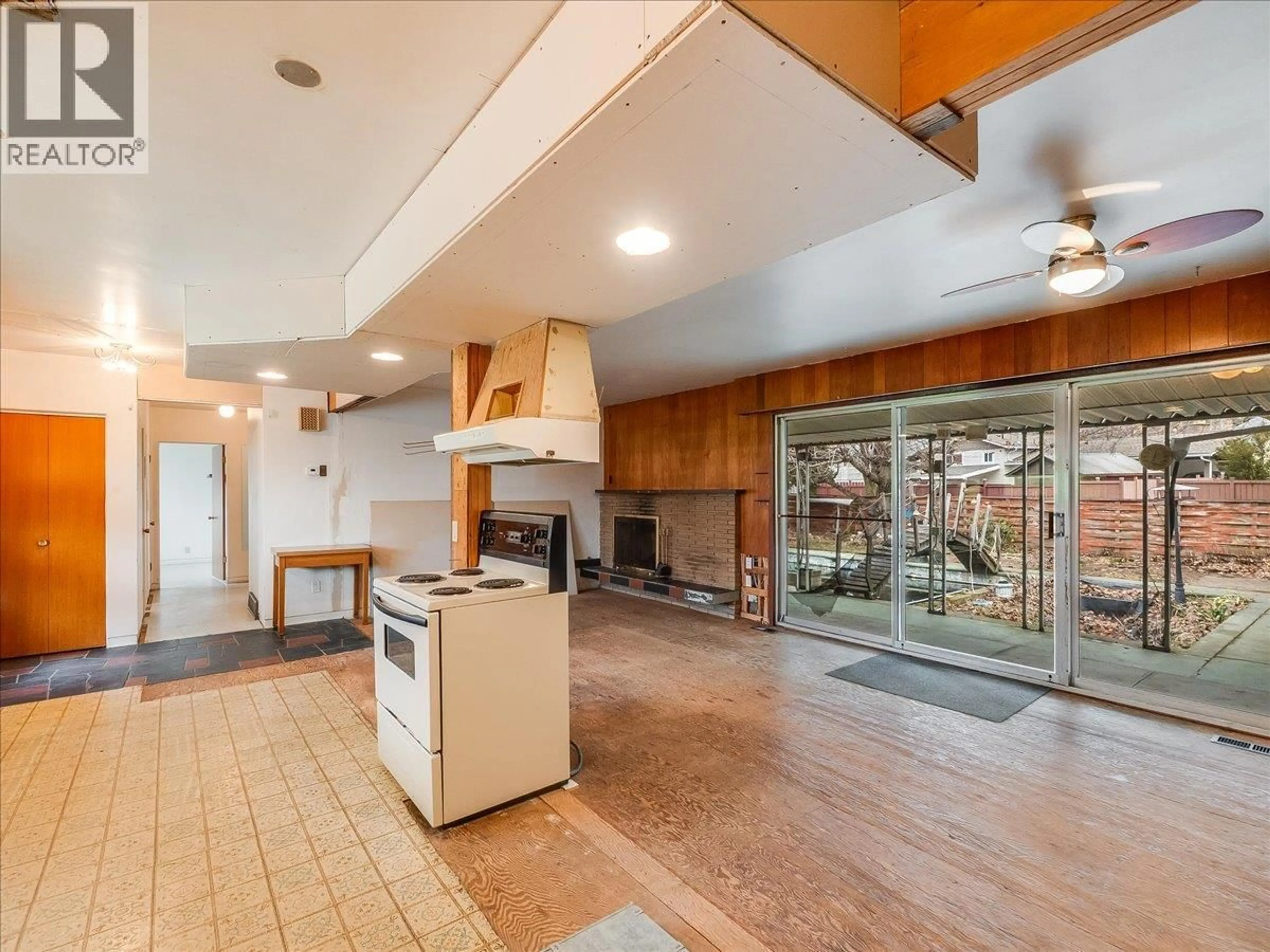 Open concept kitchen, ceramic/tile floor for 3775 DOGWOOD DRIVE, Trail British Columbia V1R2V4