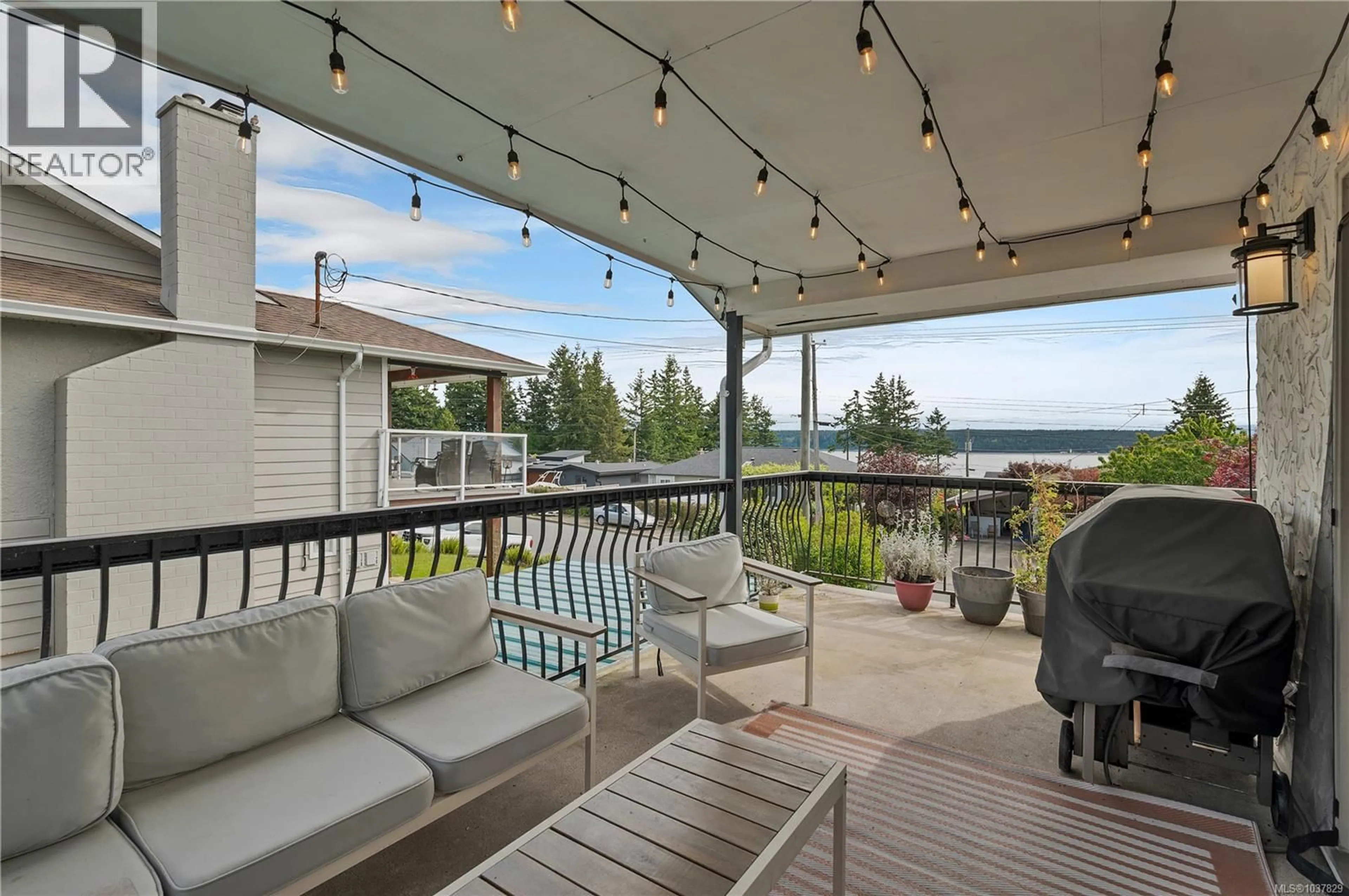 Patio, water/lake/river/ocean view for 880 GALERNO ROAD, Campbell River British Columbia V9W5J4