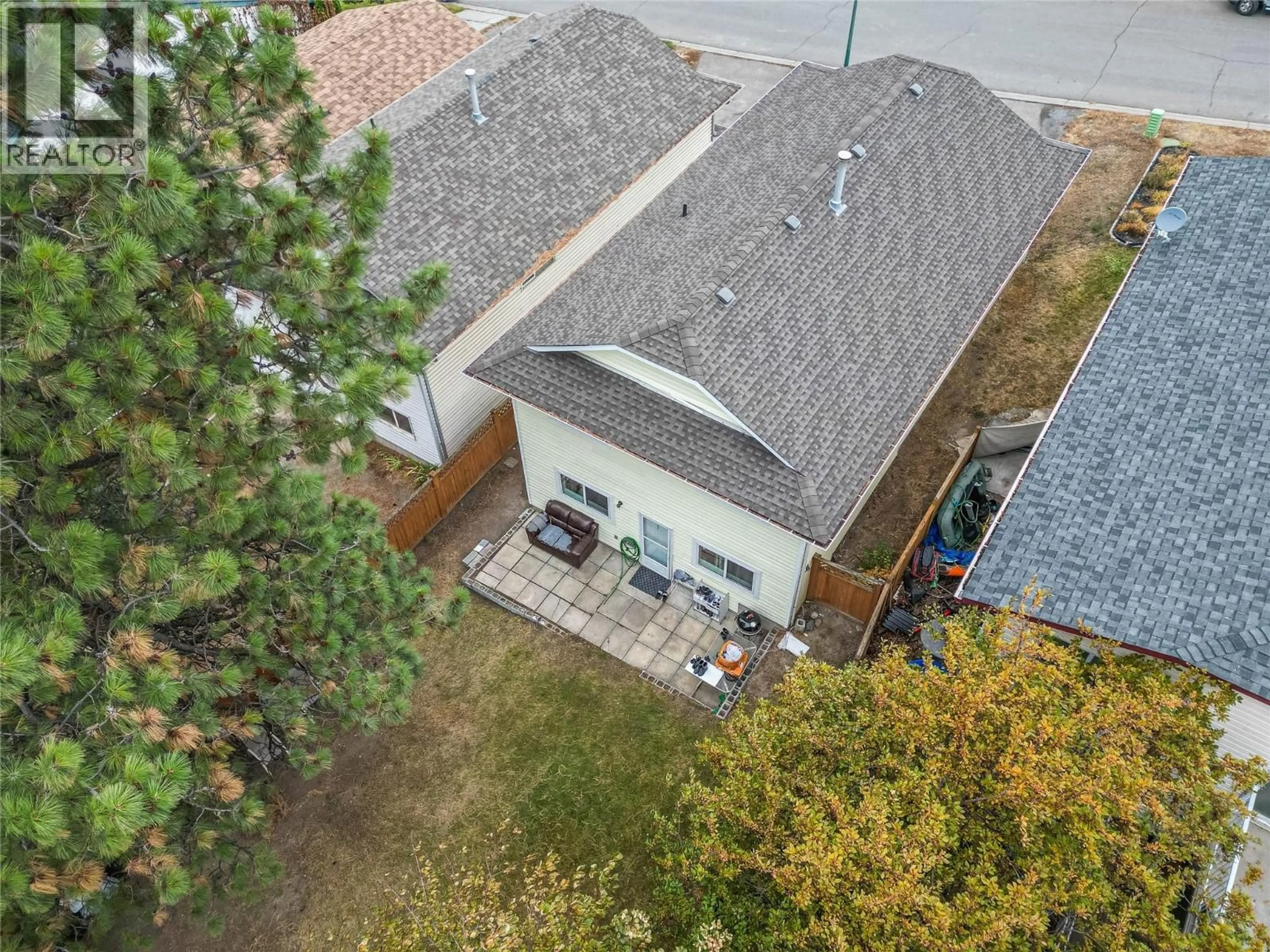 A pic from outside/outdoor area/front of a property/back of a property/a pic from drone, street for 2051 GLADSTONE DRIVE, Kamloops British Columbia V2E2B9