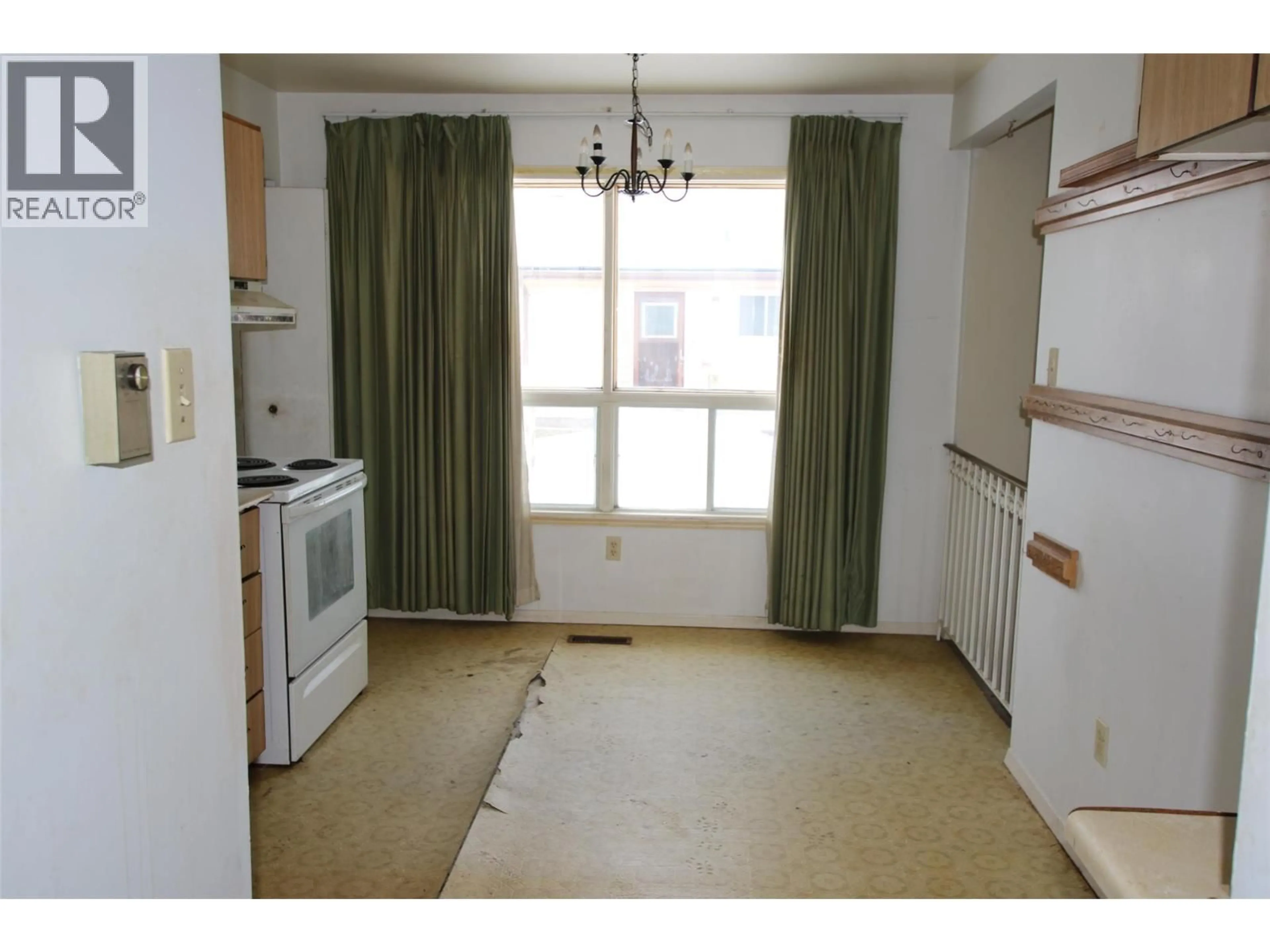 Standard kitchen, unknown for 332 WILLOW DRIVE, Tumbler Ridge British Columbia V0C2W0