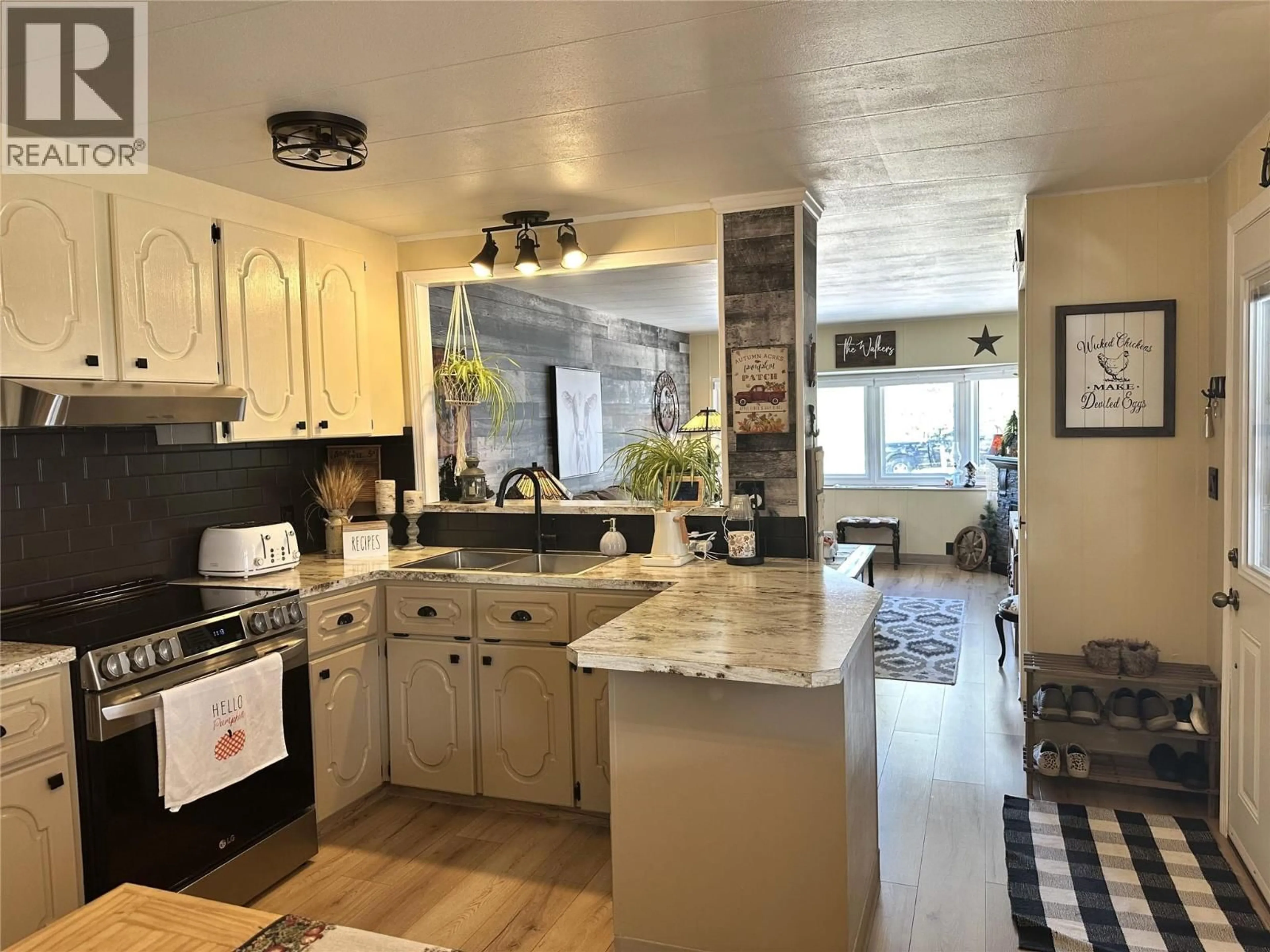 Open concept kitchen, unknown for 6B - 146 WILLOW COURT, Oliver British Columbia V0H1T2
