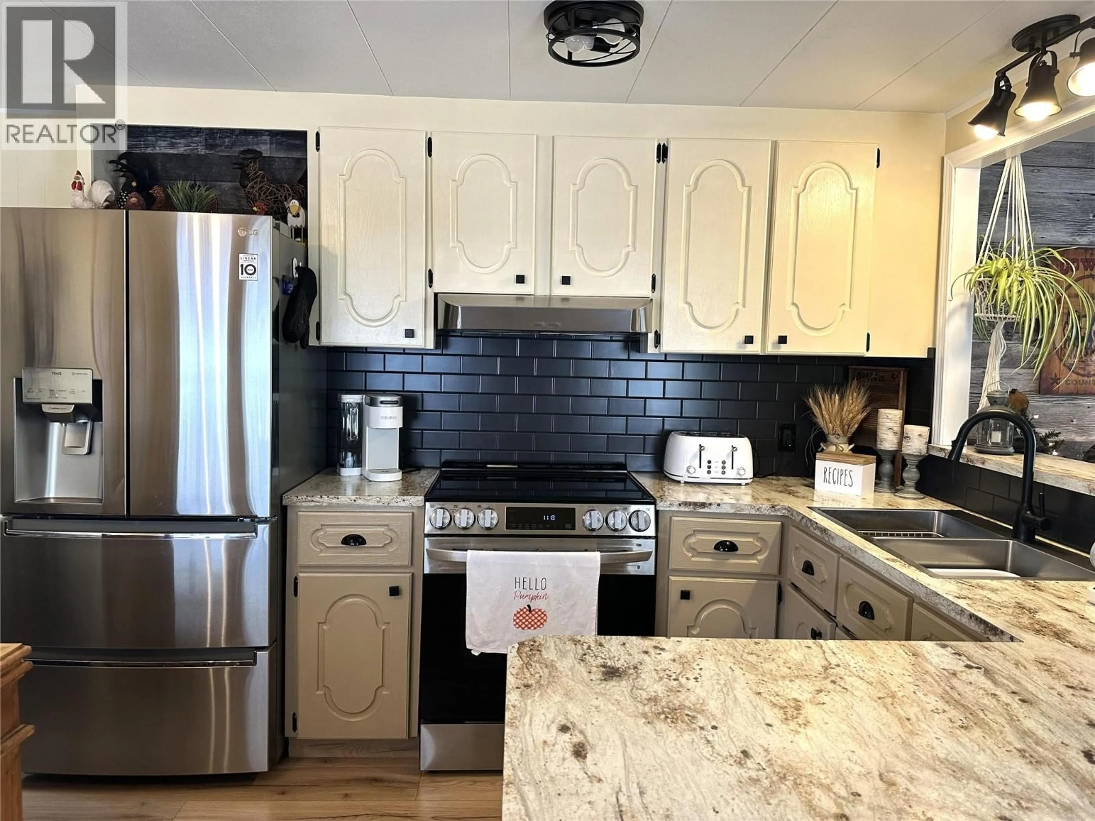 Open concept kitchen, ceramic/tile floor for 6B - 146 WILLOW COURT, Oliver British Columbia V0H1T2