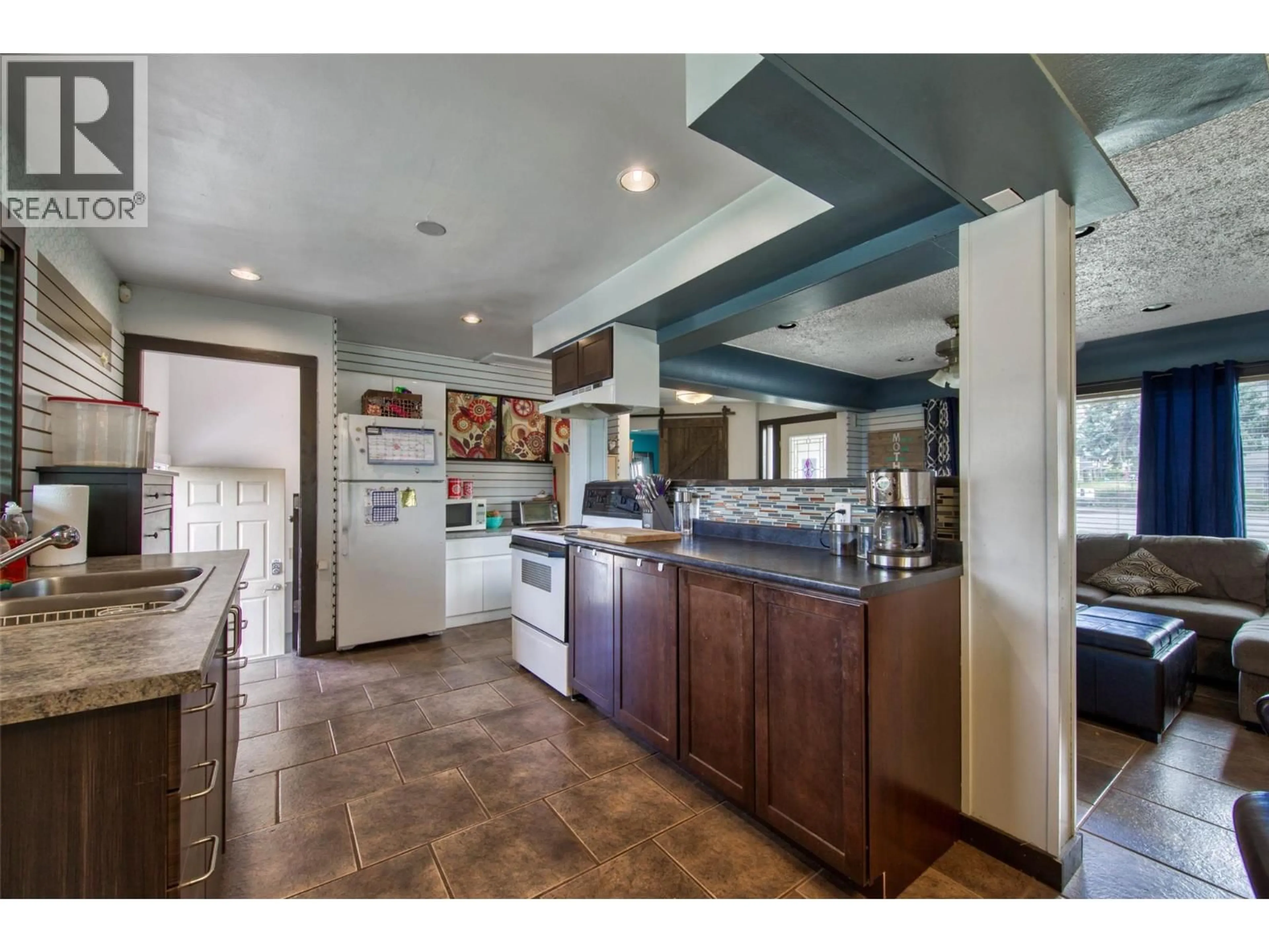 Open concept kitchen, ceramic/tile floor for 1006 BATTLE STREET, Kamloops British Columbia V2C2N3