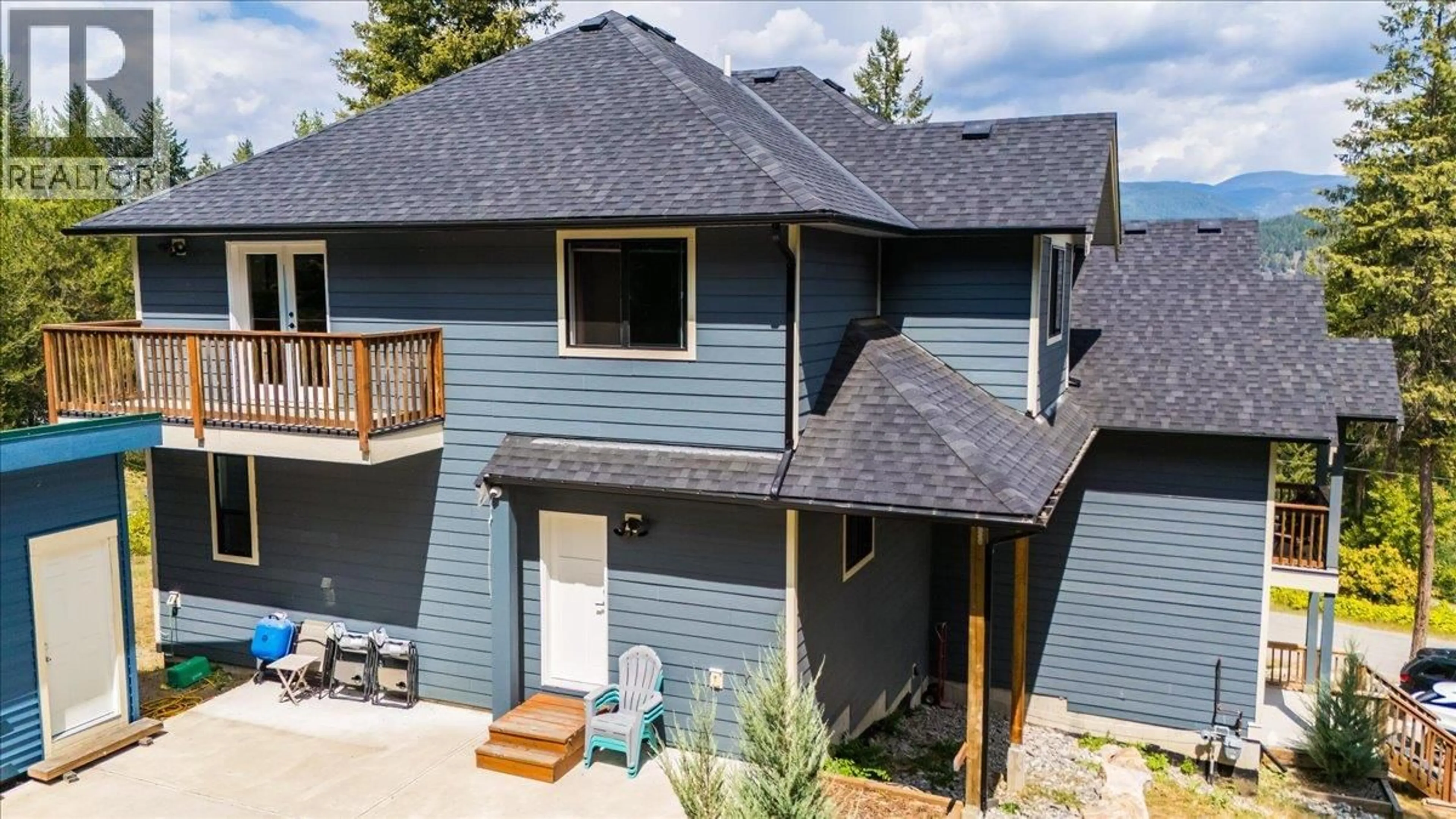 A pic from outside/outdoor area/front of a property/back of a property/a pic from drone, street for 220 CHASE ROAD, Christina Lake British Columbia V0H1E0