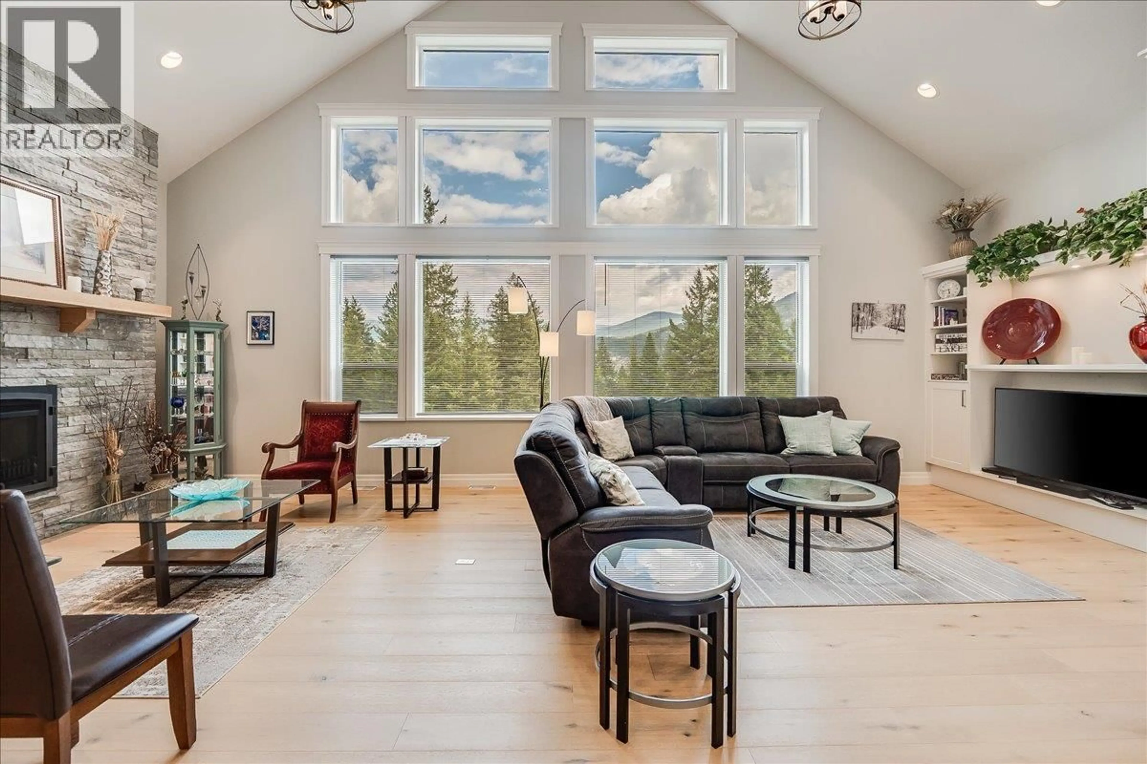 Living room with furniture, unknown for 220 CHASE ROAD, Christina Lake British Columbia V0H1E0