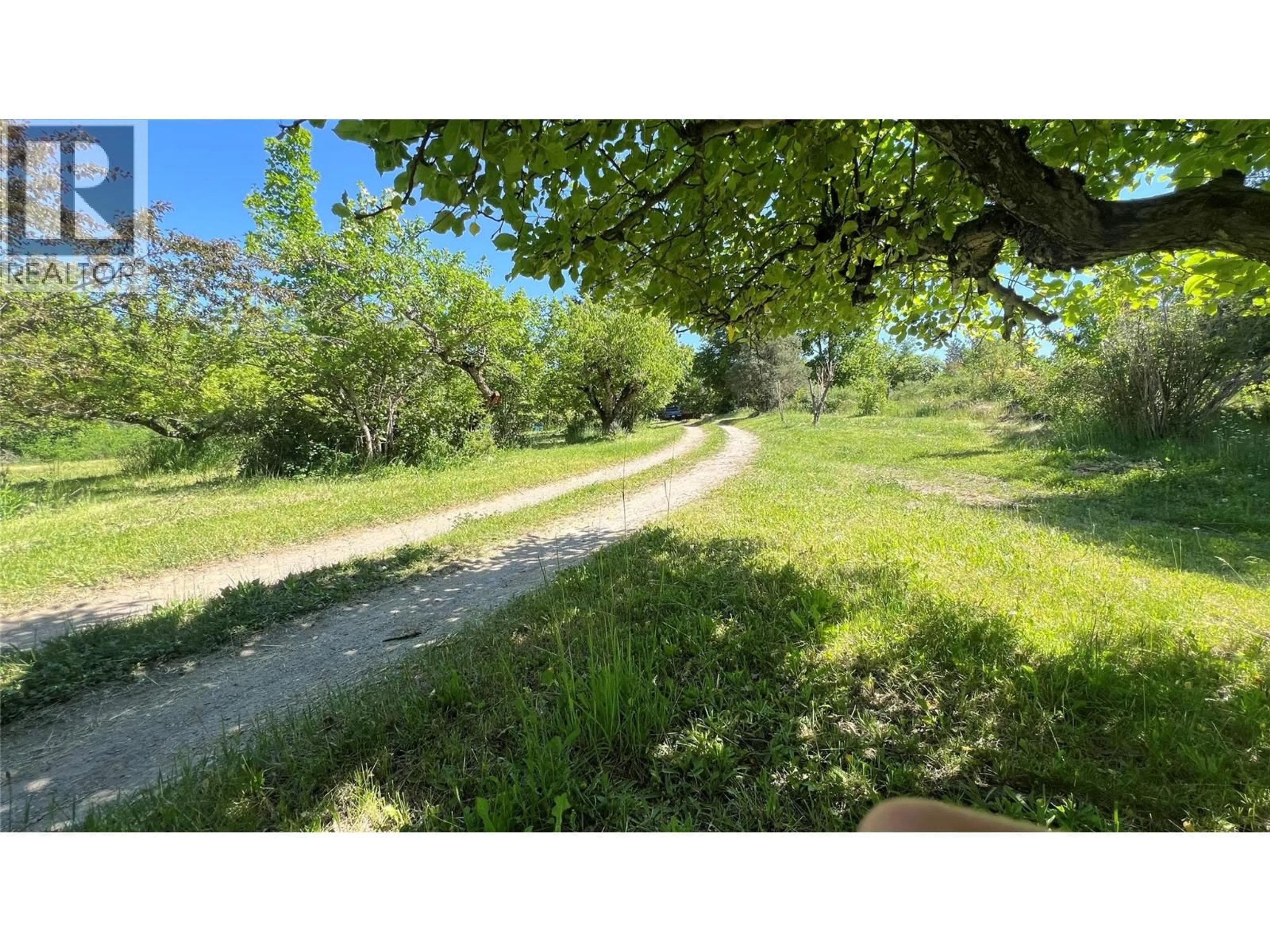 A pic from outside/outdoor area/front of a property/back of a property/a pic from drone, forest/trees view for 617 PAYNE STREET, Creston British Columbia V0B1G6