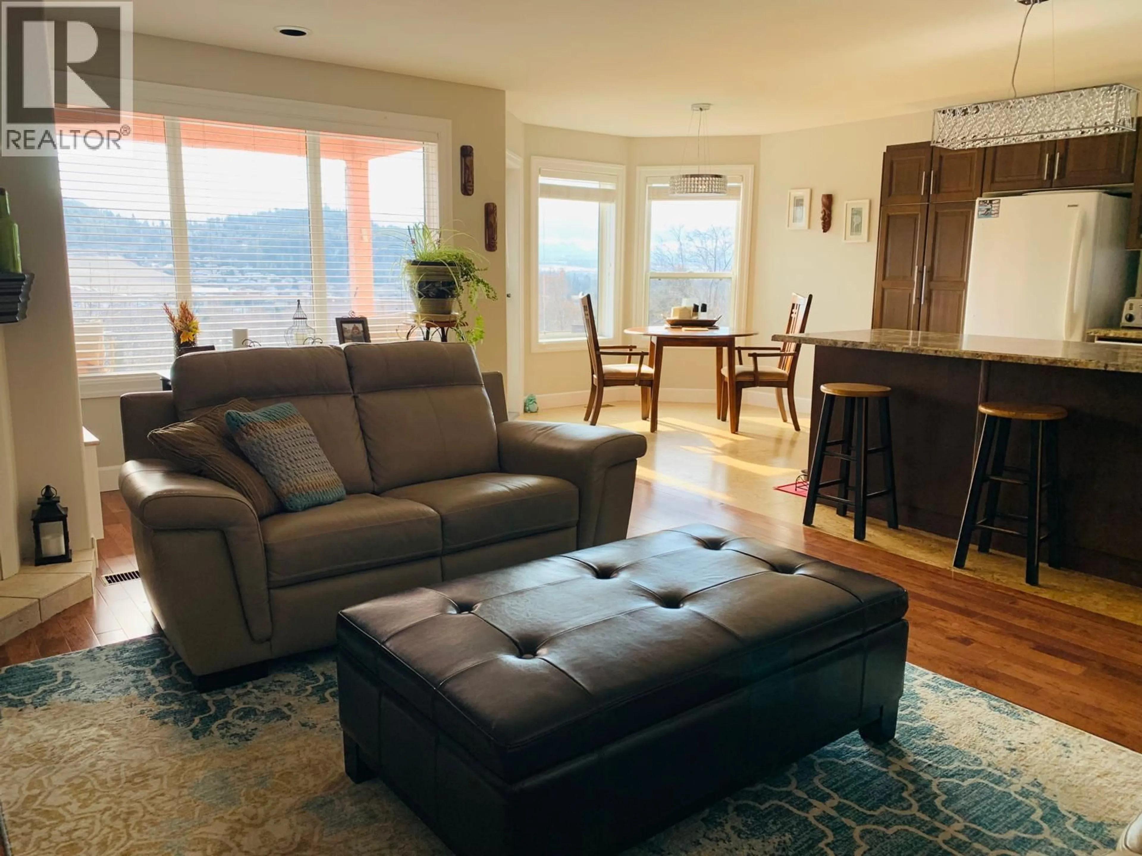 Living room with furniture, wood/laminate floor for 573 SPRUCEVIEW PLACE NORTH, Kelowna British Columbia V1V1S7
