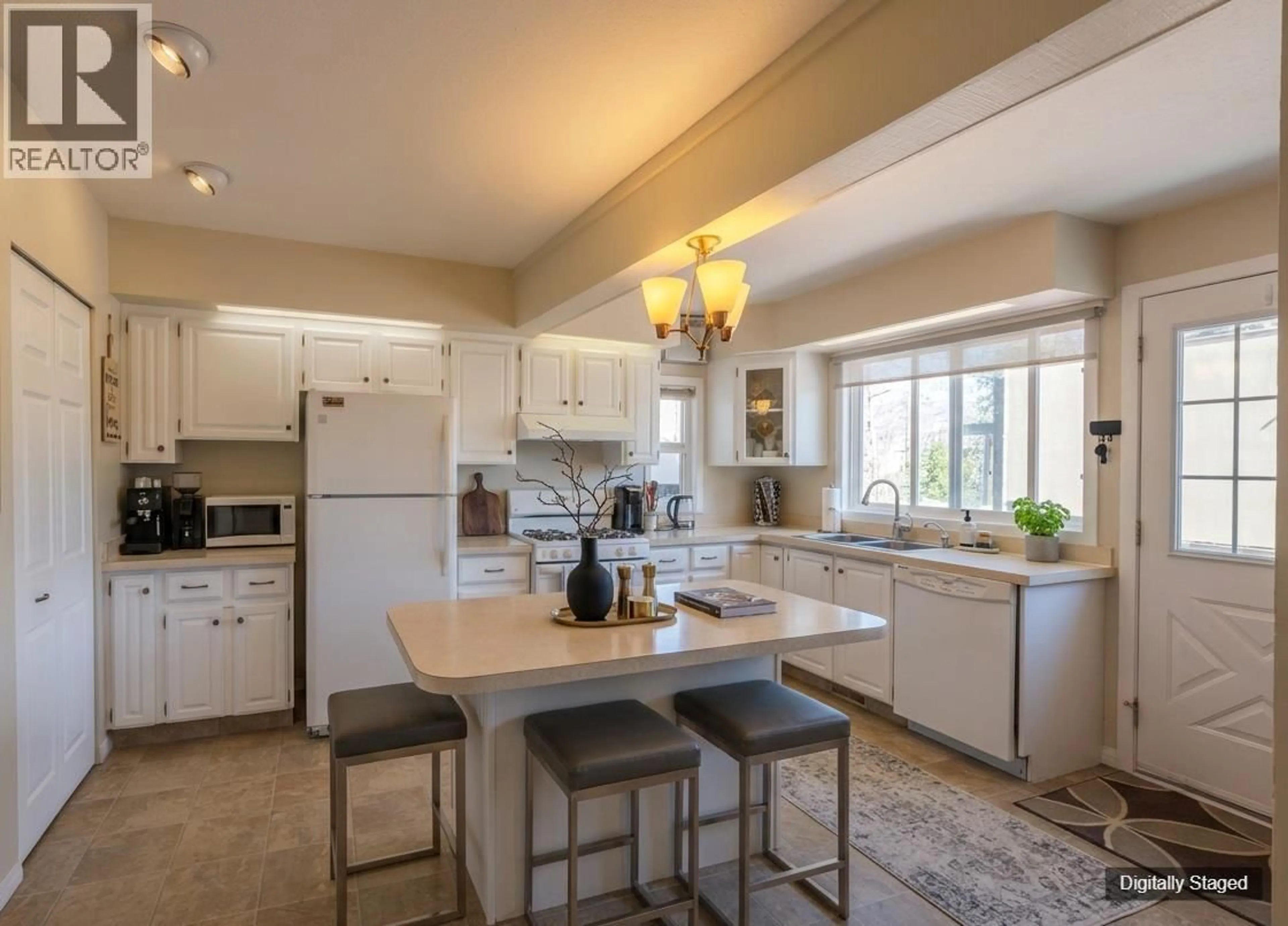 Open concept kitchen, ceramic/tile floor for 6764 LAKESIDE DRIVE, Oliver British Columbia V0H1T4