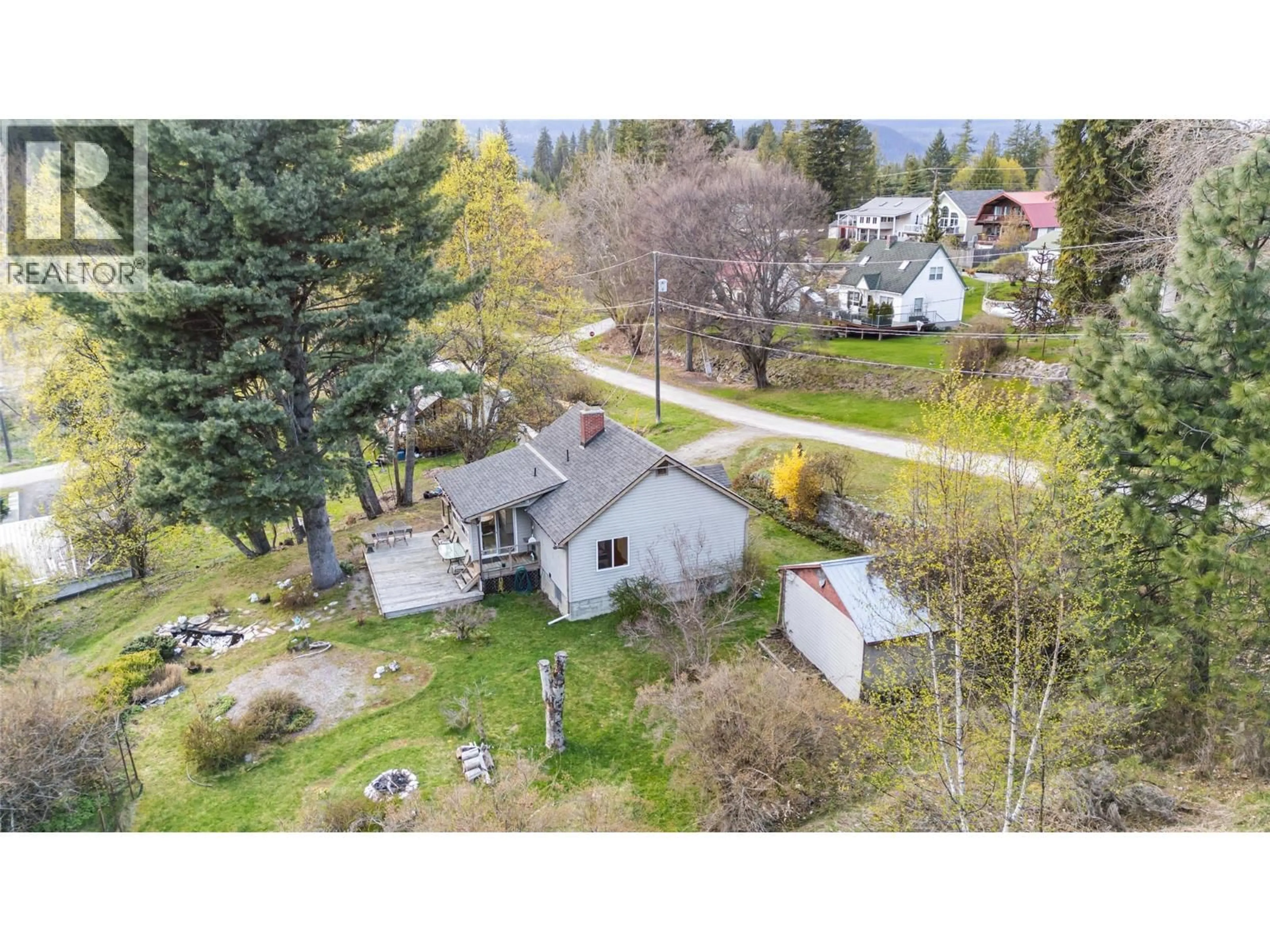 A pic from outside/outdoor area/front of a property/back of a property/a pic from drone, unknown for 321 GOLF VIEW STREET, Riondel British Columbia V0B2B0