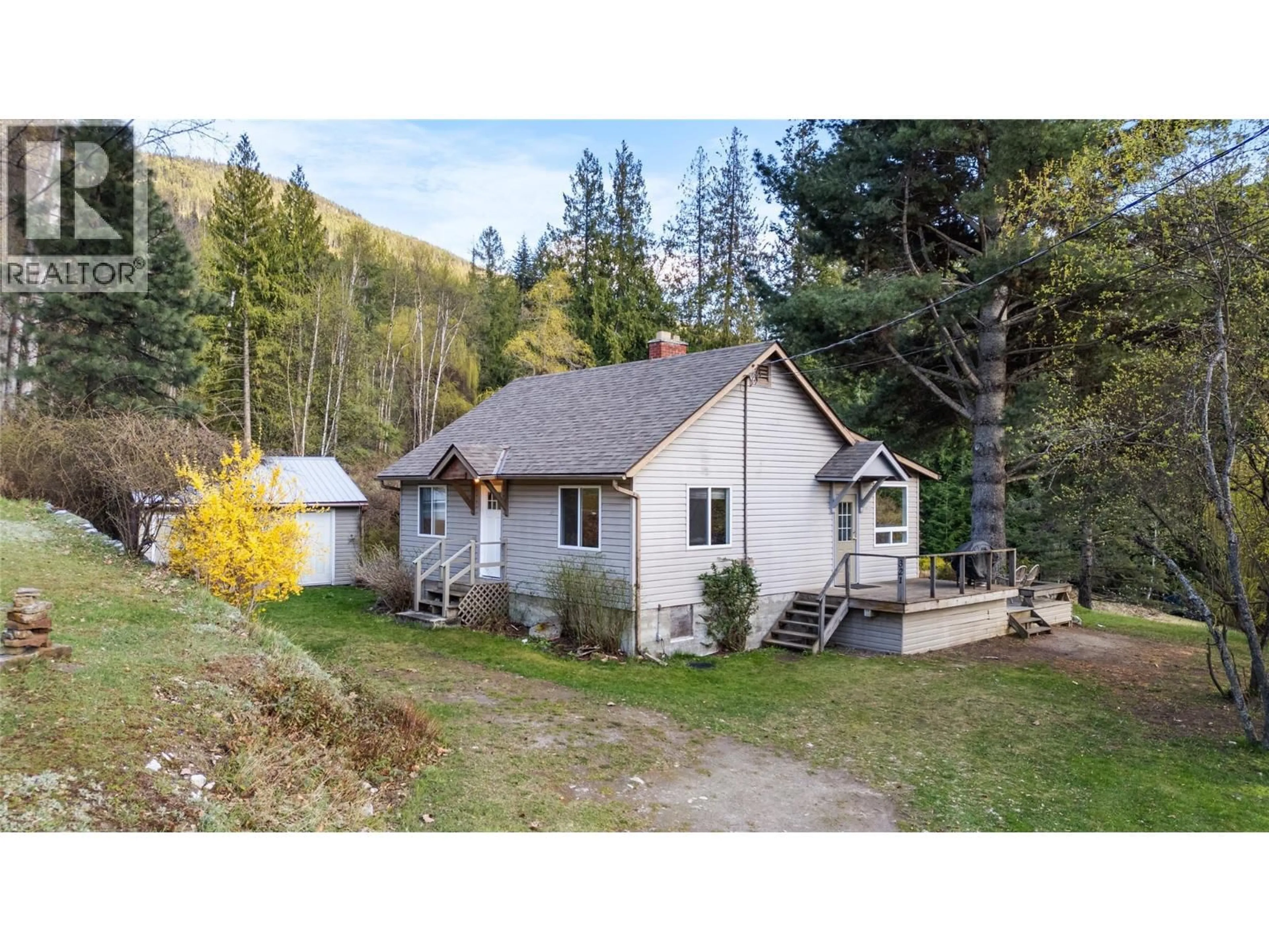 A pic from outside/outdoor area/front of a property/back of a property/a pic from drone, unknown for 321 GOLF VIEW STREET, Riondel British Columbia V0B2B0