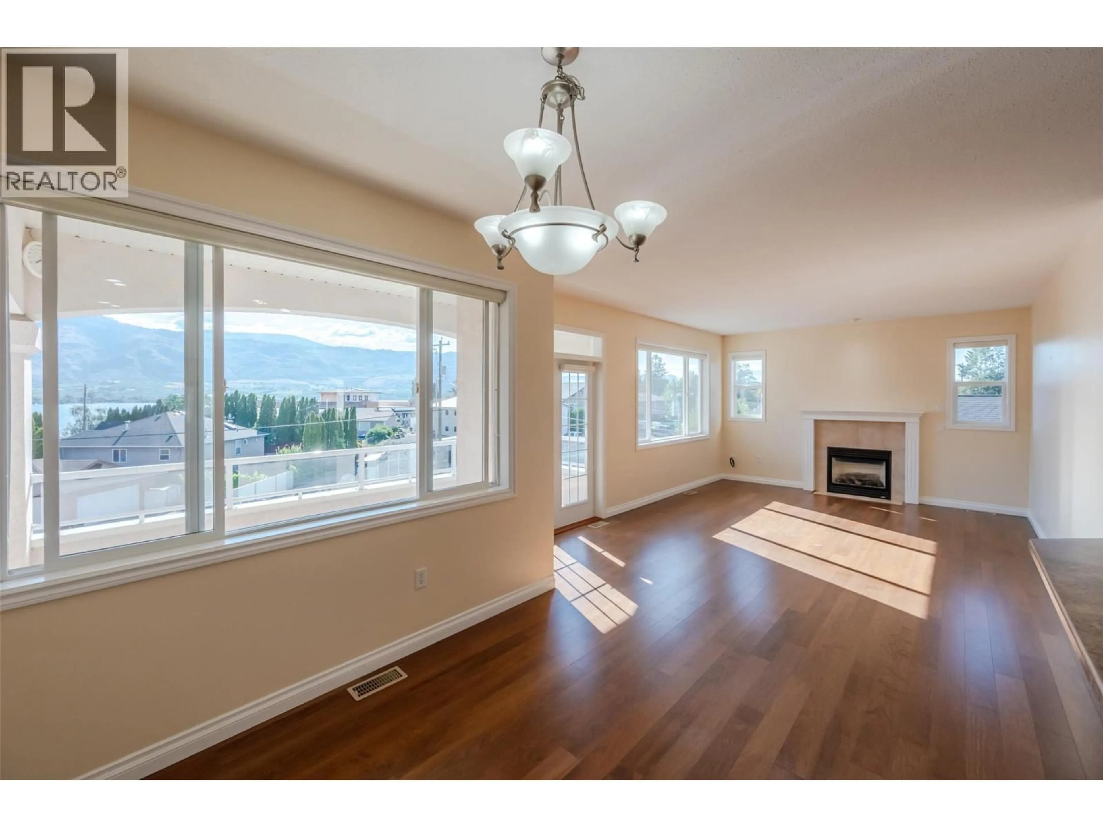 Living room with furniture, wood/laminate floor for 301 - 5820 89TH STREET, Osoyoos British Columbia V0H1V1