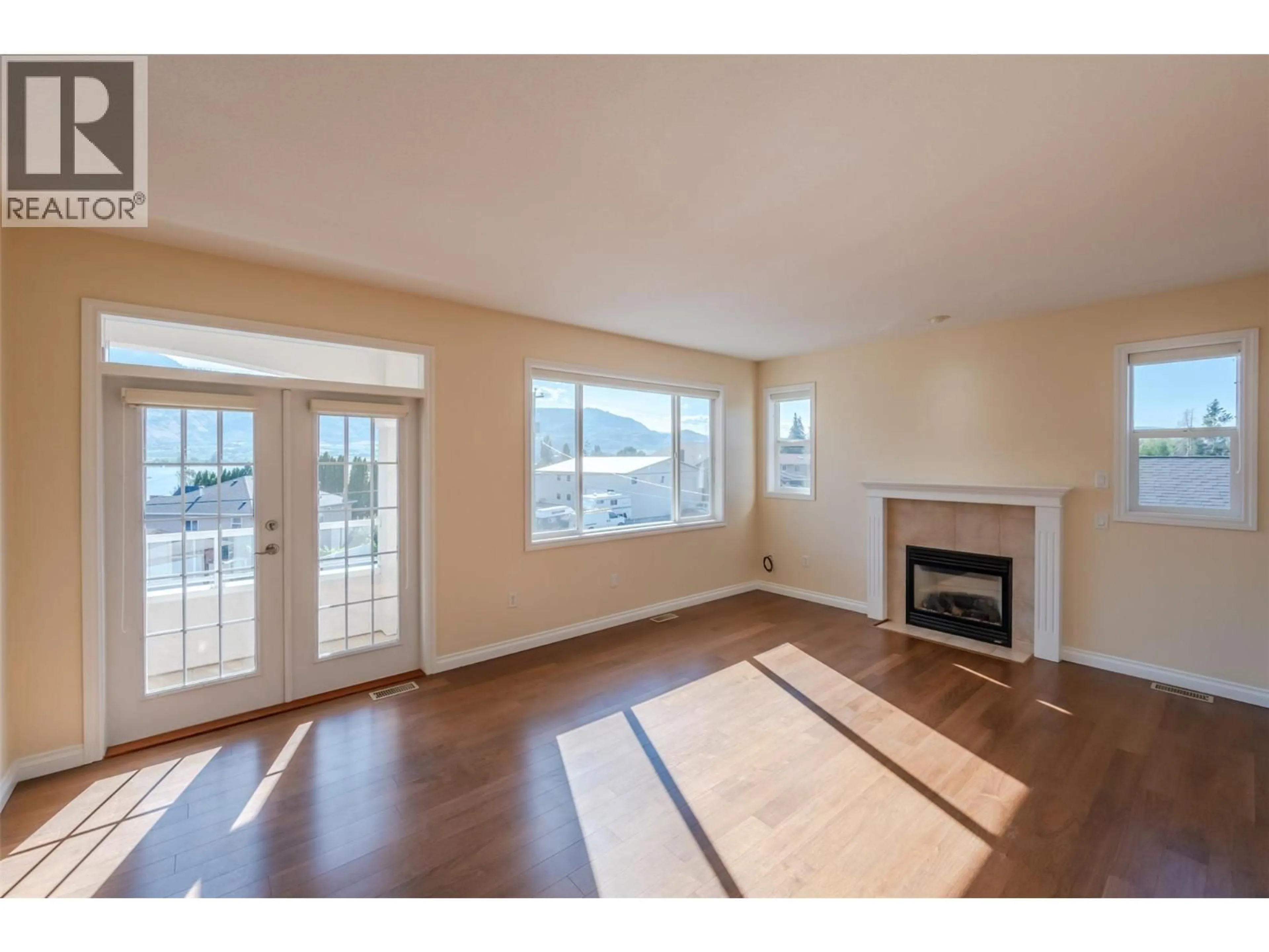 Living room with furniture, wood/laminate floor for 301 - 5820 89TH STREET, Osoyoos British Columbia V0H1V1