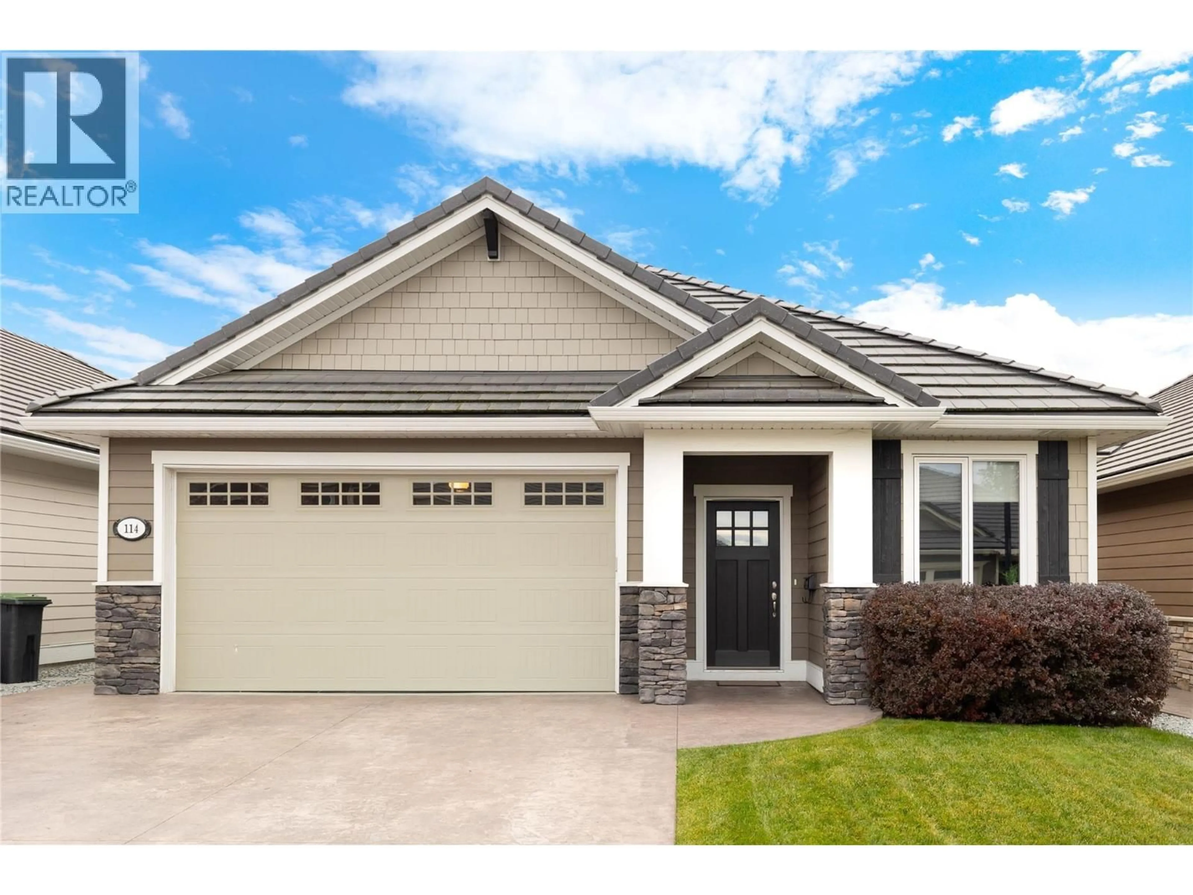 Home with vinyl exterior material, street for 114 - 4450 GORDON DRIVE, Kelowna British Columbia V1W1T1