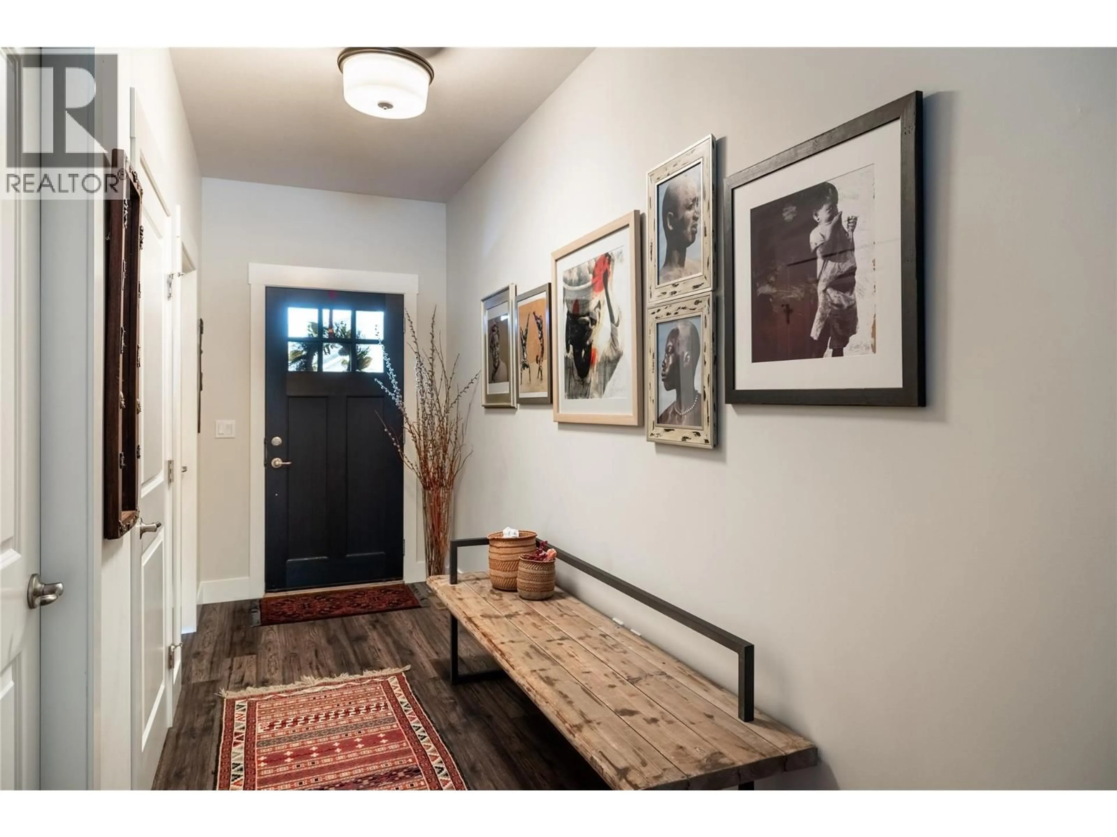 Indoor entryway for 114 - 4450 GORDON DRIVE, Kelowna British Columbia V1W1T1