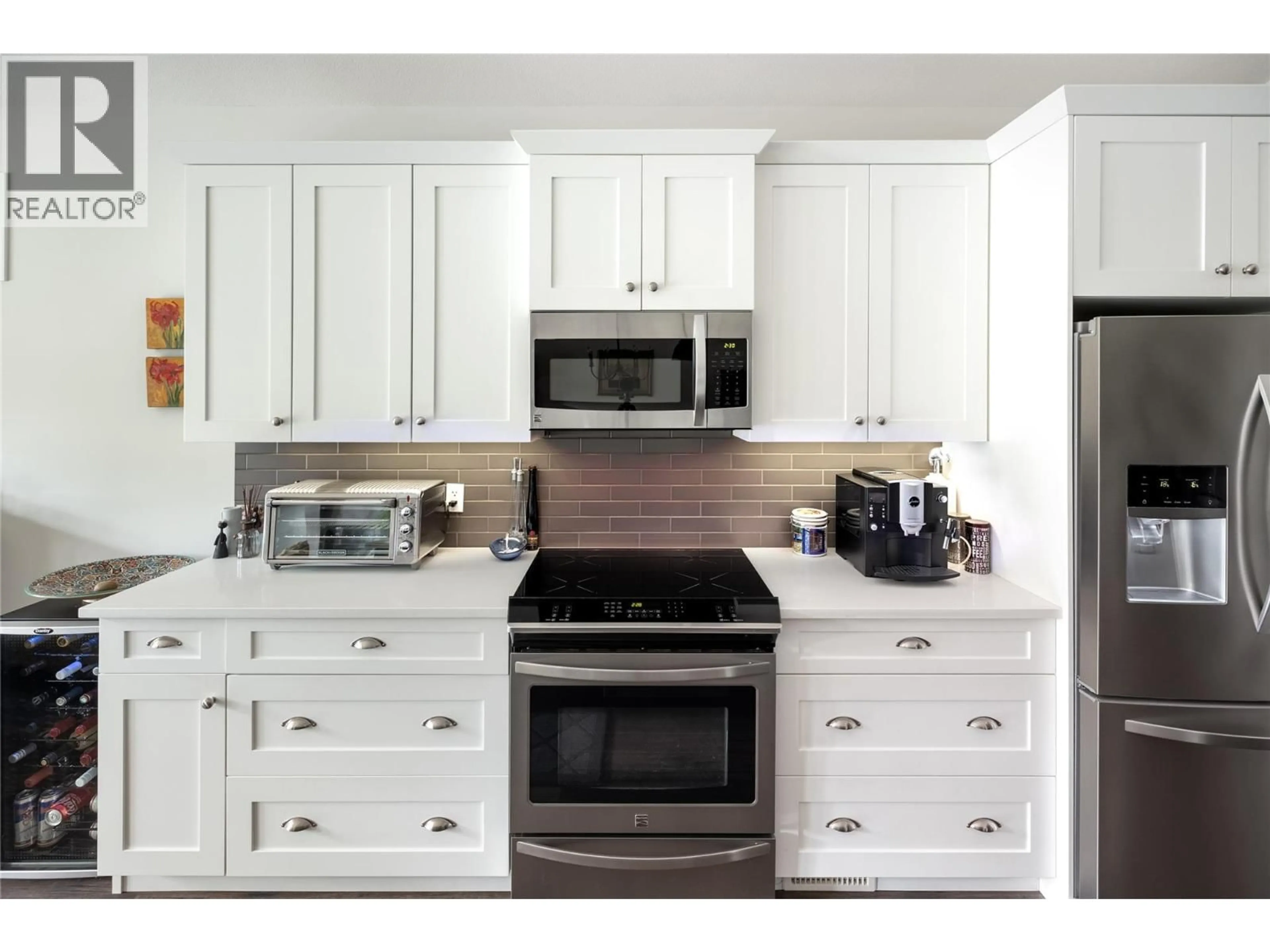 Standard kitchen, unknown for 114 - 4450 GORDON DRIVE, Kelowna British Columbia V1W1T1