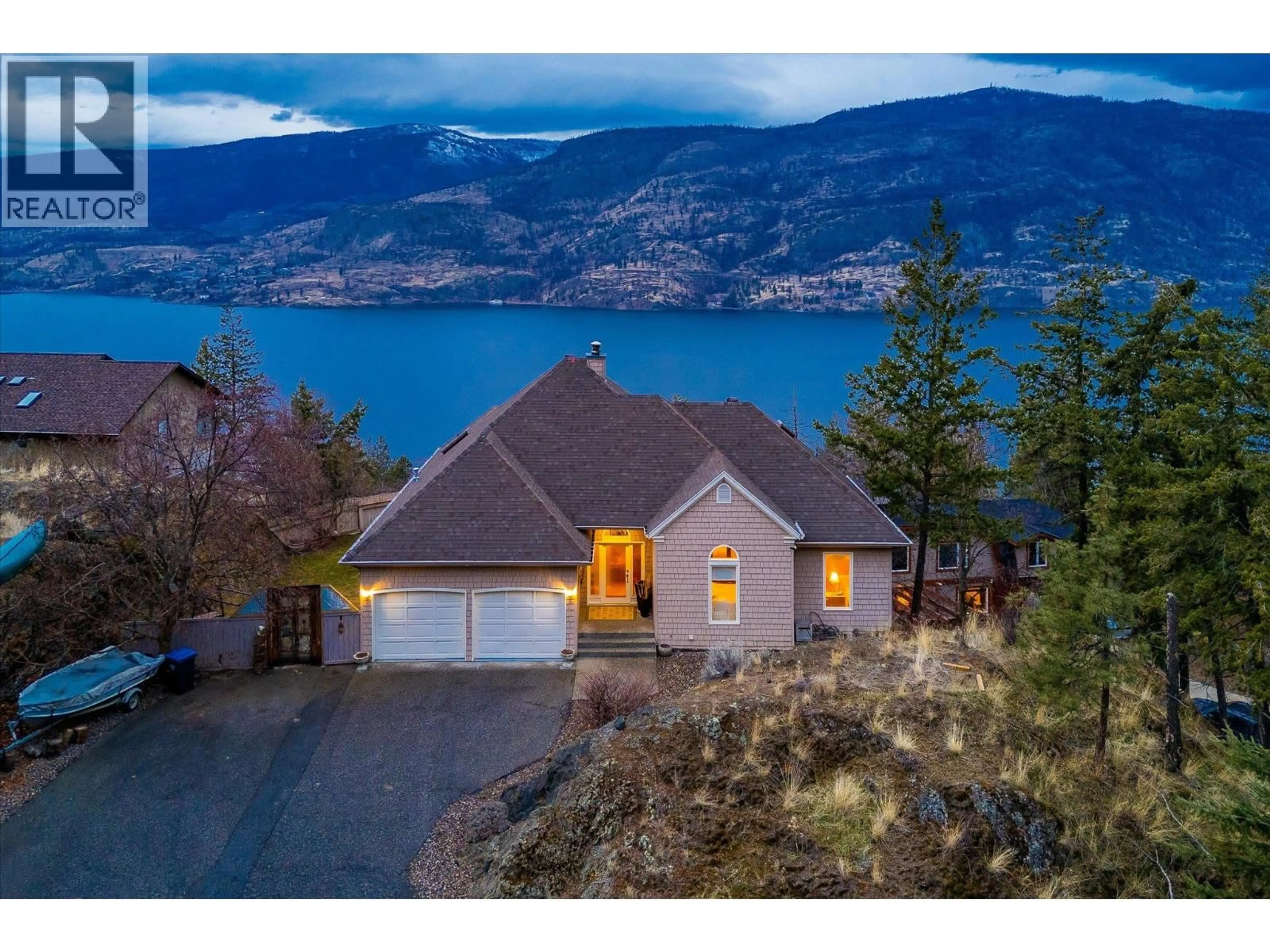 A pic from outside/outdoor area/front of a property/back of a property/a pic from drone, water/lake/river/ocean view for 1116 LYNN COURT, Kelowna British Columbia V1Y1H1