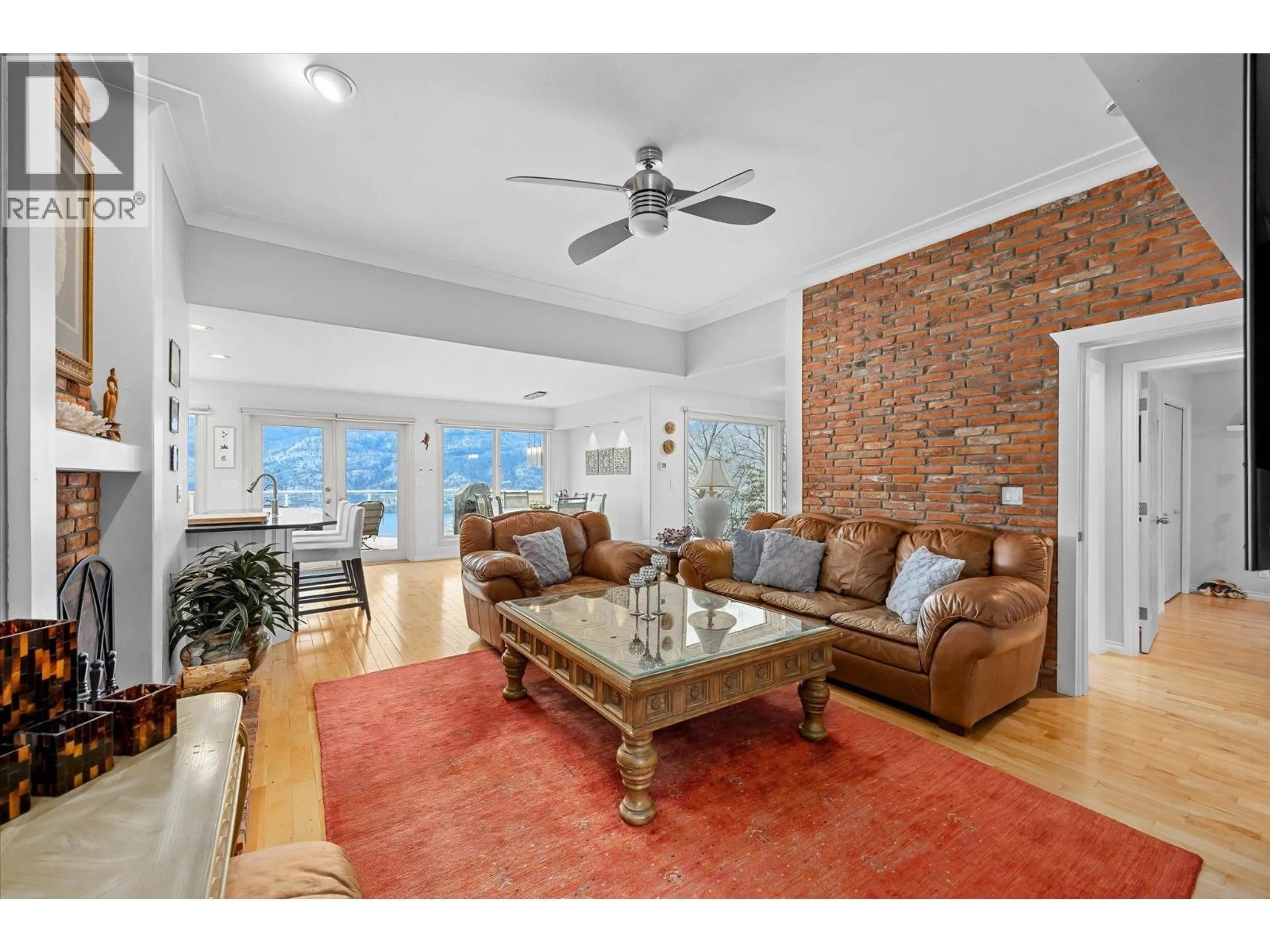 Living room with furniture, unknown for 1116 LYNN COURT, Kelowna British Columbia V1Y1H1