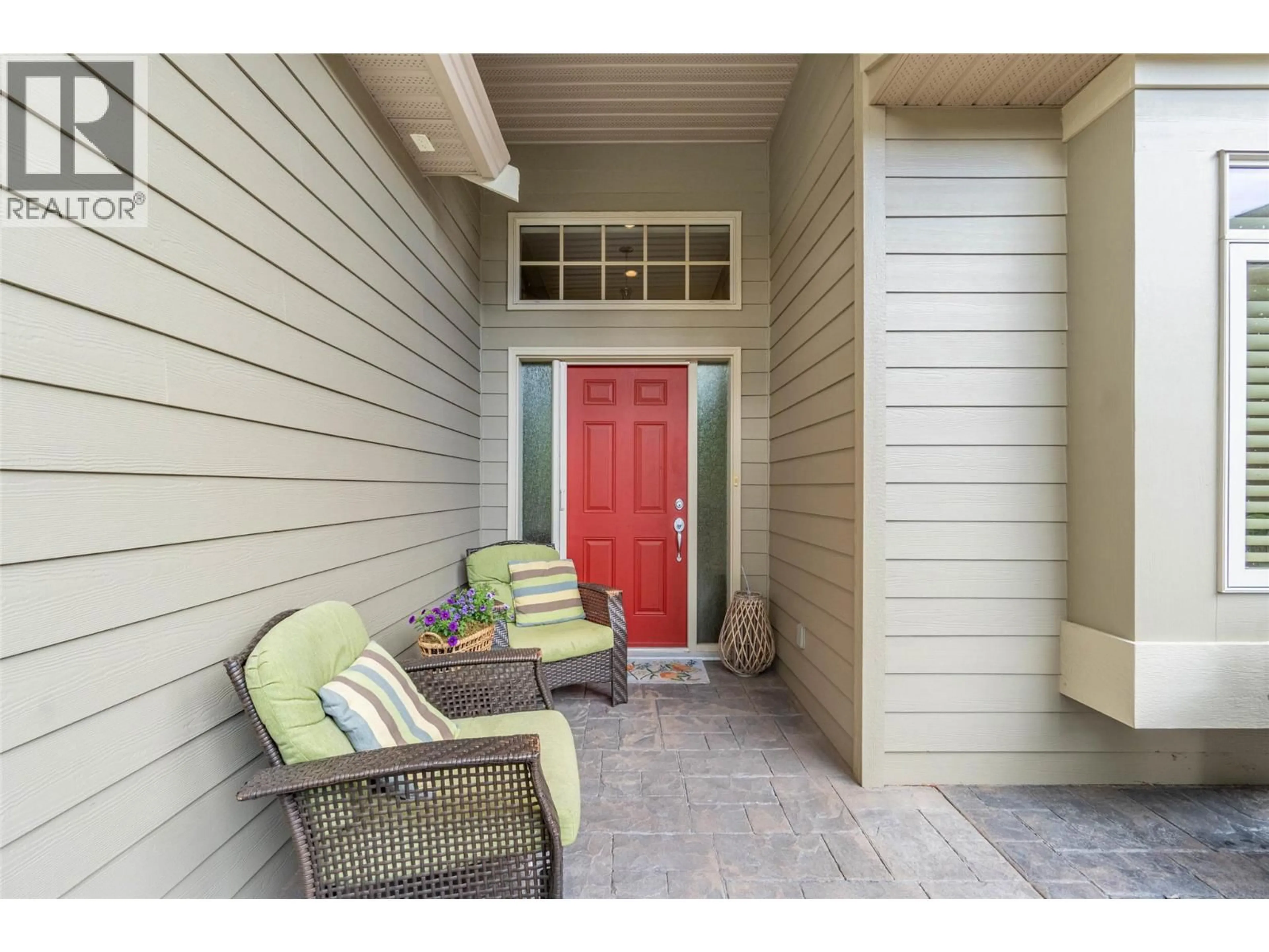 Indoor entryway for 2 - 6833 MEADOWS DRIVE, Oliver British Columbia V0H1T4