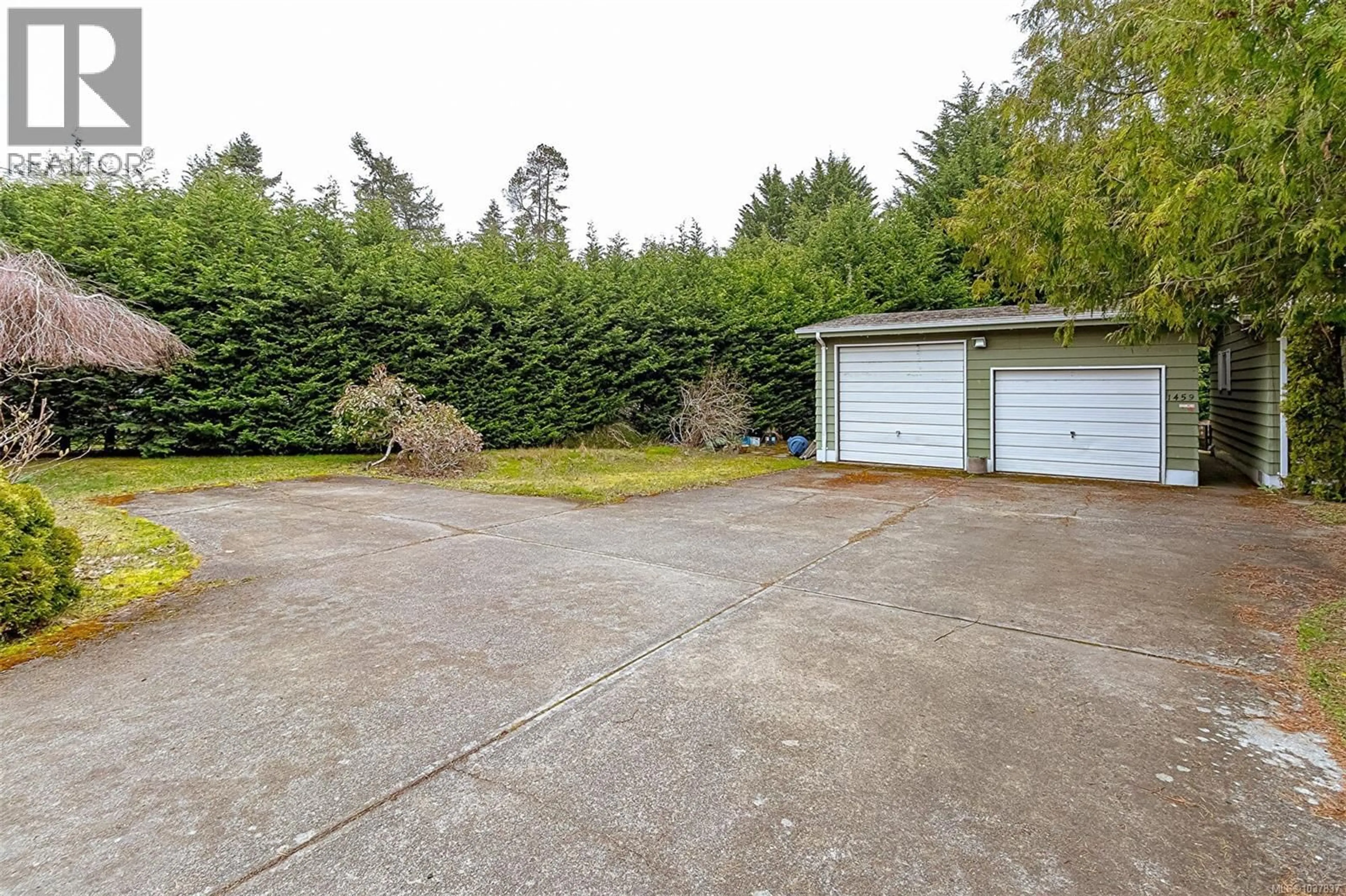 A pic from outside/outdoor area/front of a property/back of a property/a pic from drone, street for 1459 SUNRISE DRIVE, Parksville British Columbia V9P1X6