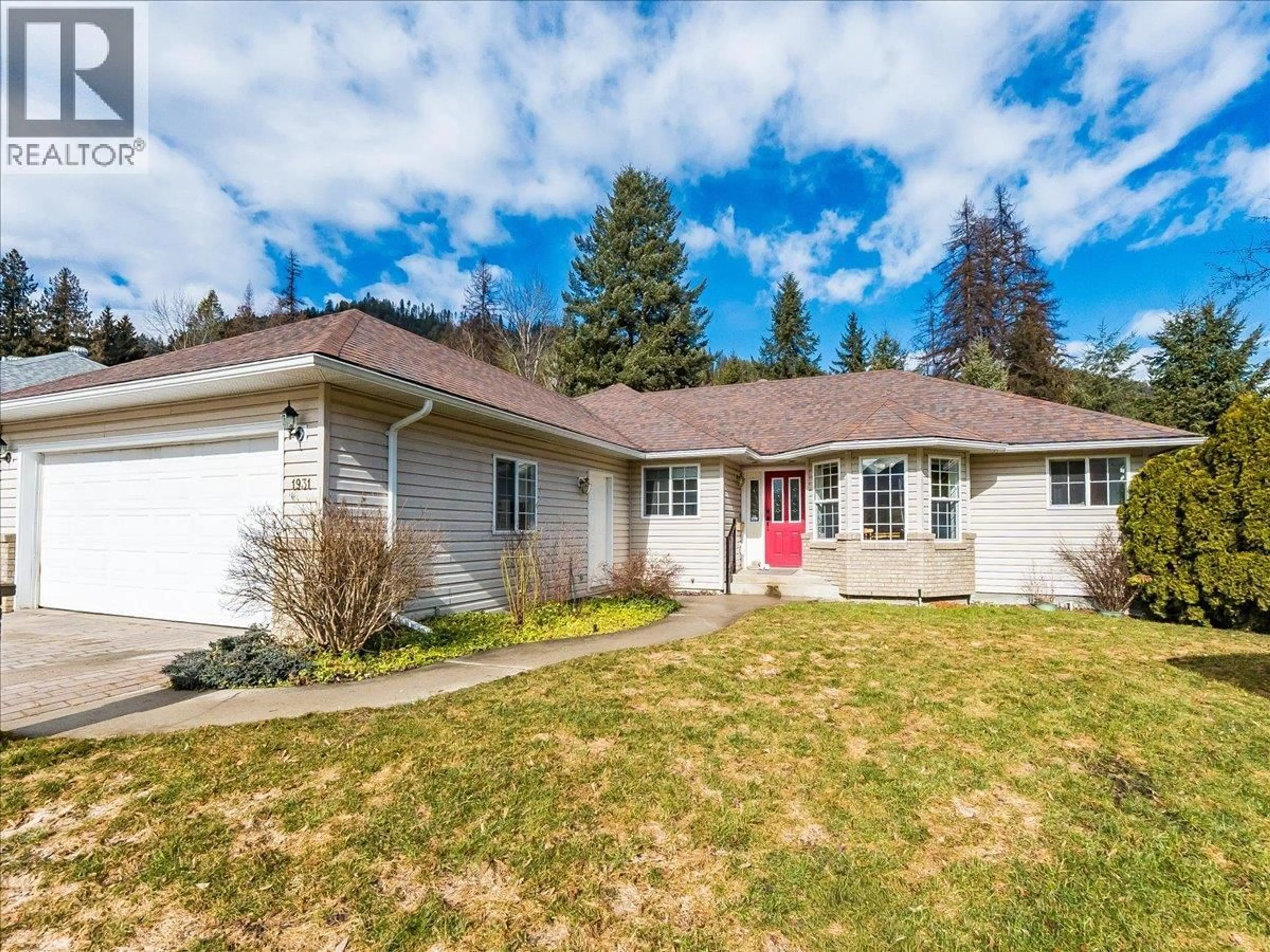 Home with vinyl exterior material, street for 1931 MEADOWLARK DRIVE, Fruitvale British Columbia V0G1L0