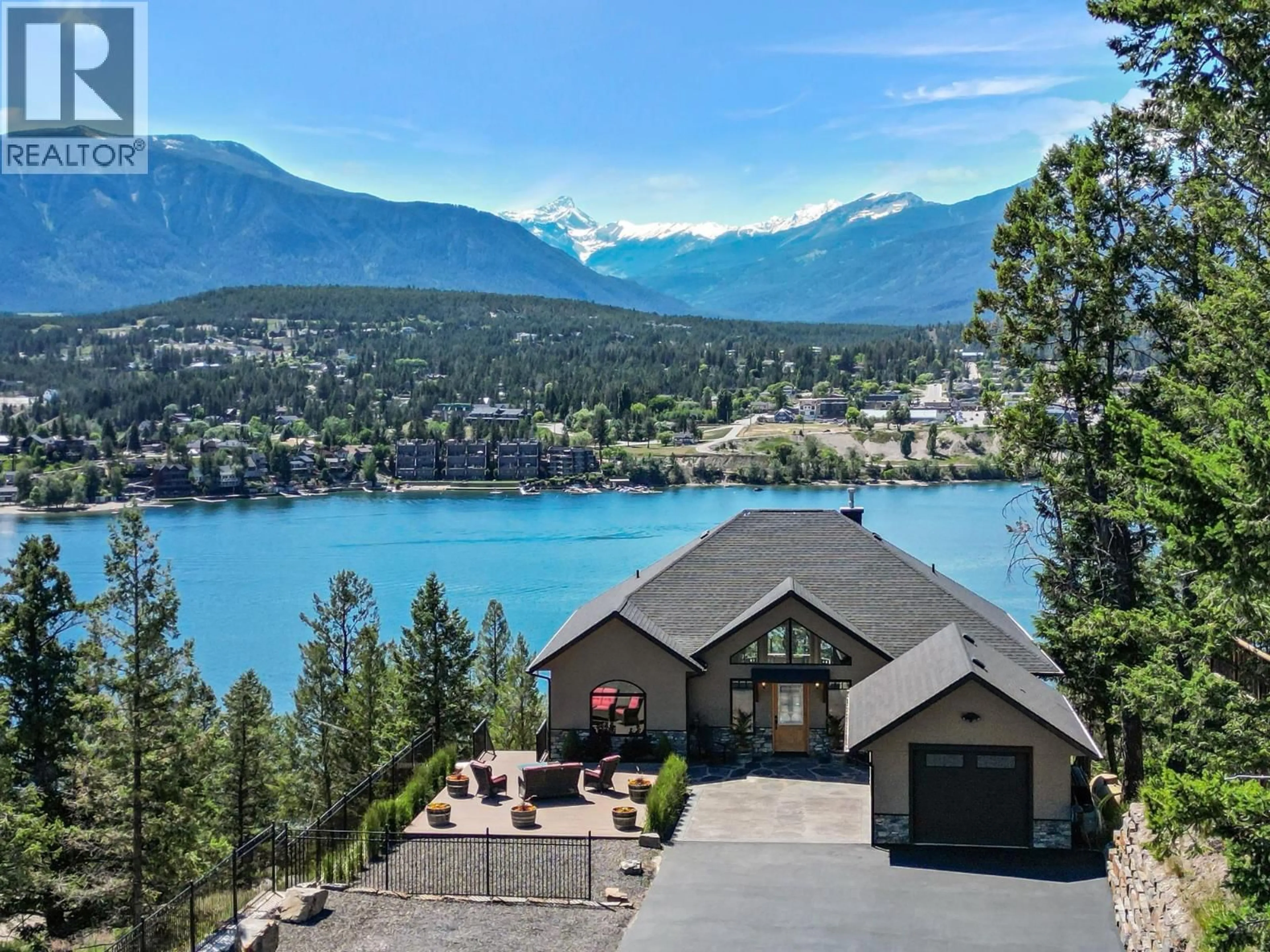 A pic from outside/outdoor area/front of a property/back of a property/a pic from drone, water/lake/river/ocean view for 717 LAKEVIEW DRIVE, Invermere British Columbia V0A1K3