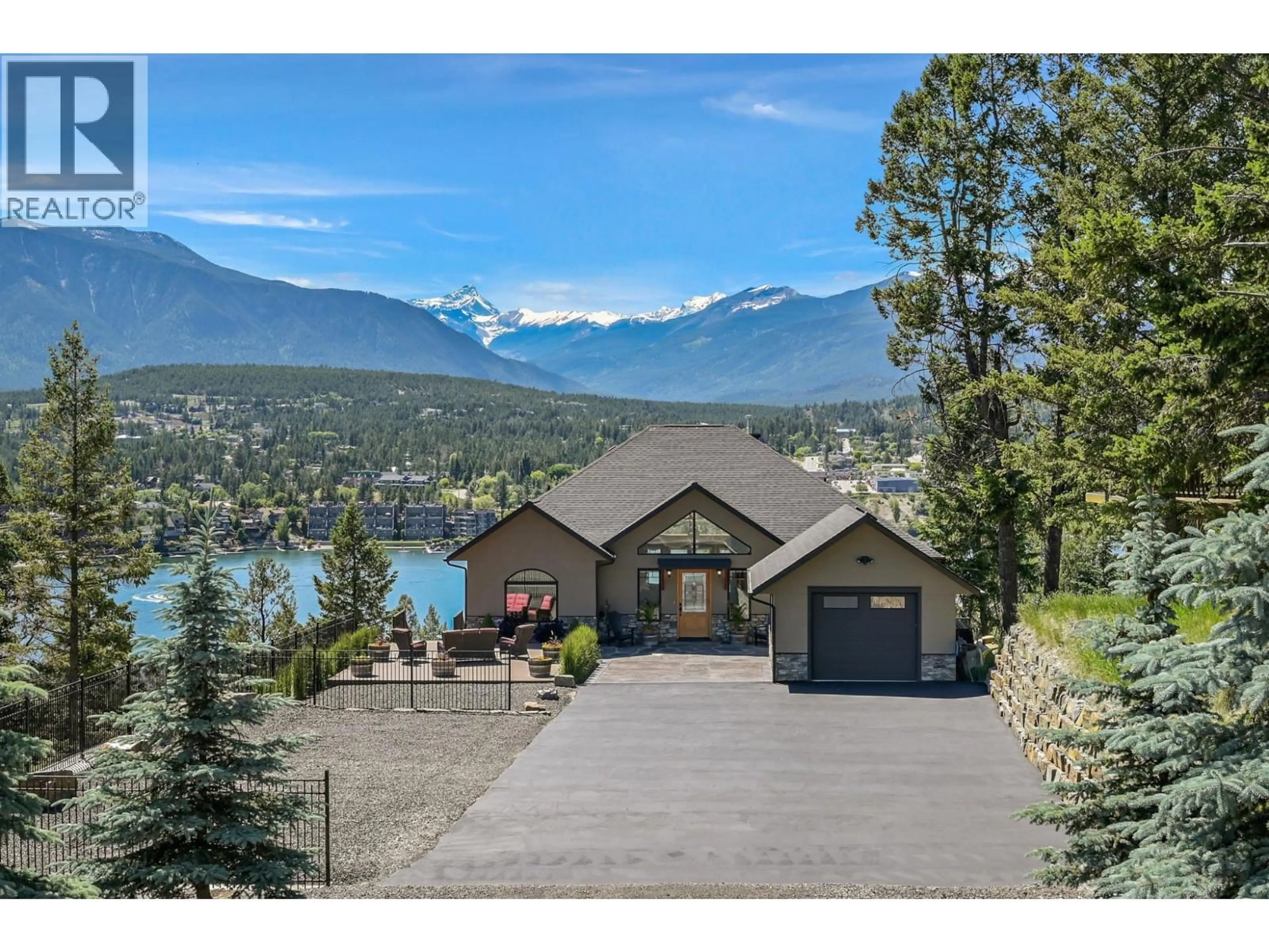 A pic from outside/outdoor area/front of a property/back of a property/a pic from drone, water/lake/river/ocean view for 717 LAKEVIEW DRIVE, Invermere British Columbia V0A1K3