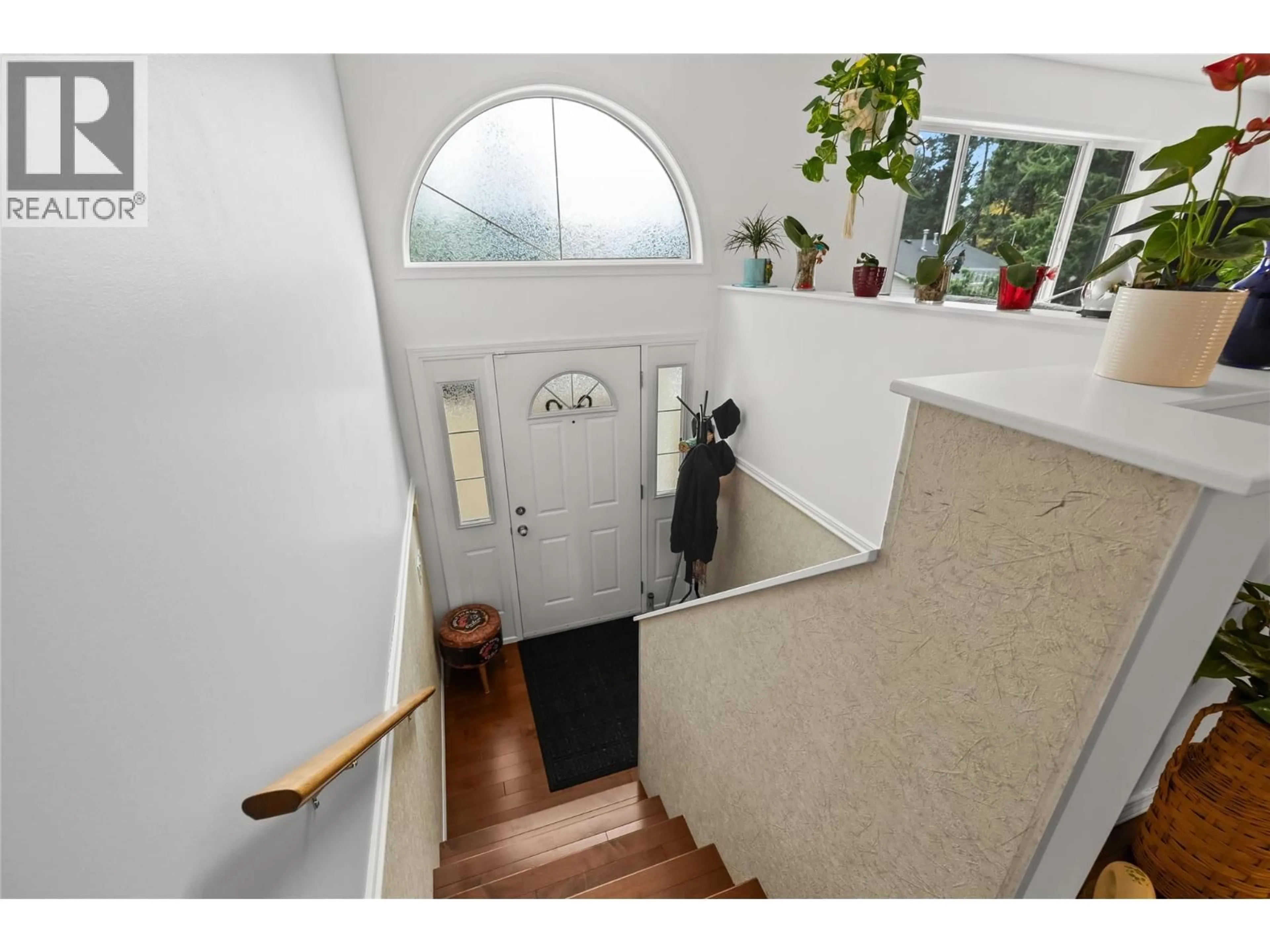 Indoor entryway for 10736 PINECREST ROAD, Vernon British Columbia V1H2C1