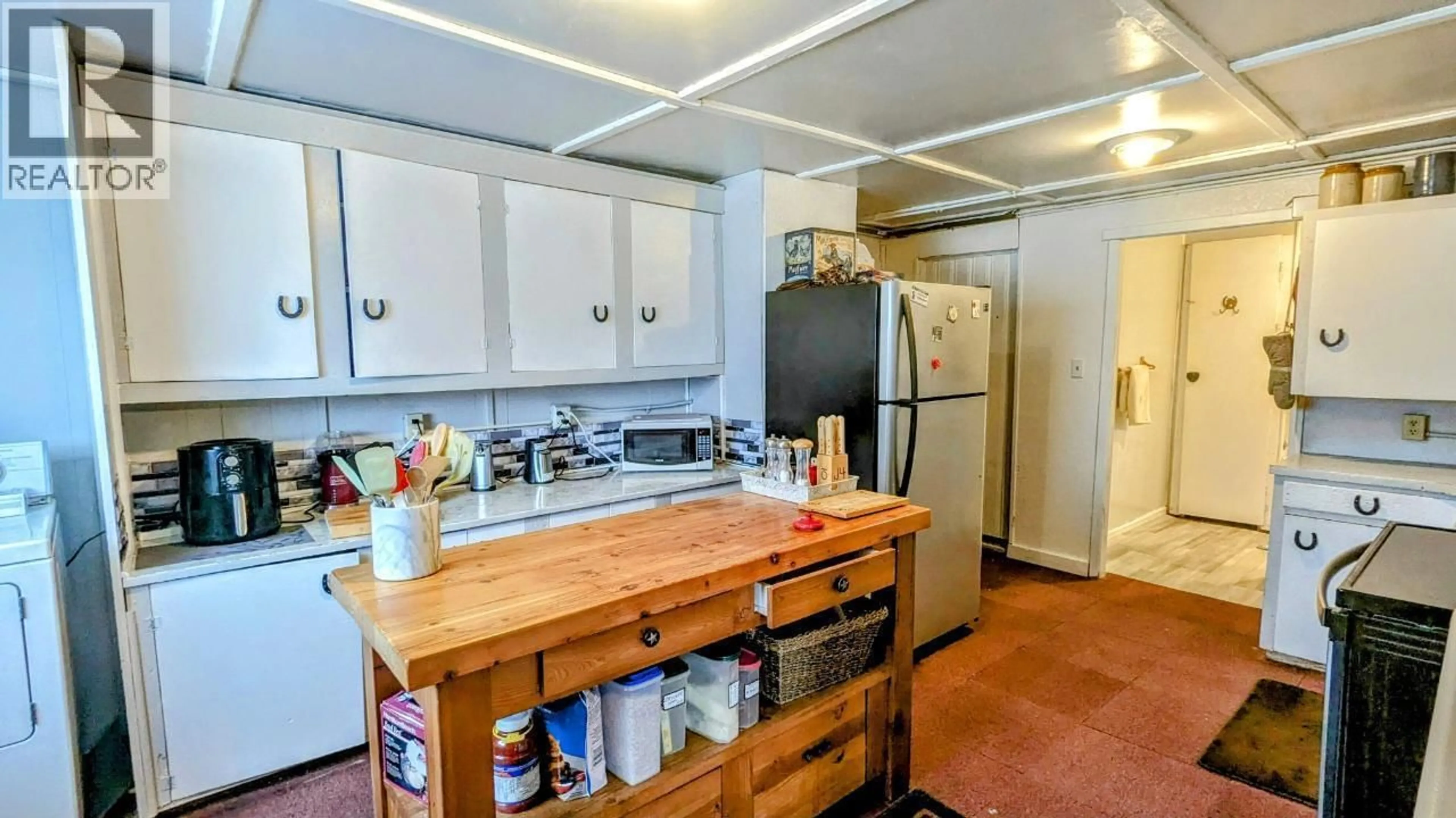 Standard kitchen, ceramic/tile floor for 307 SMITH AVENUE, Clinton British Columbia V0K1K0