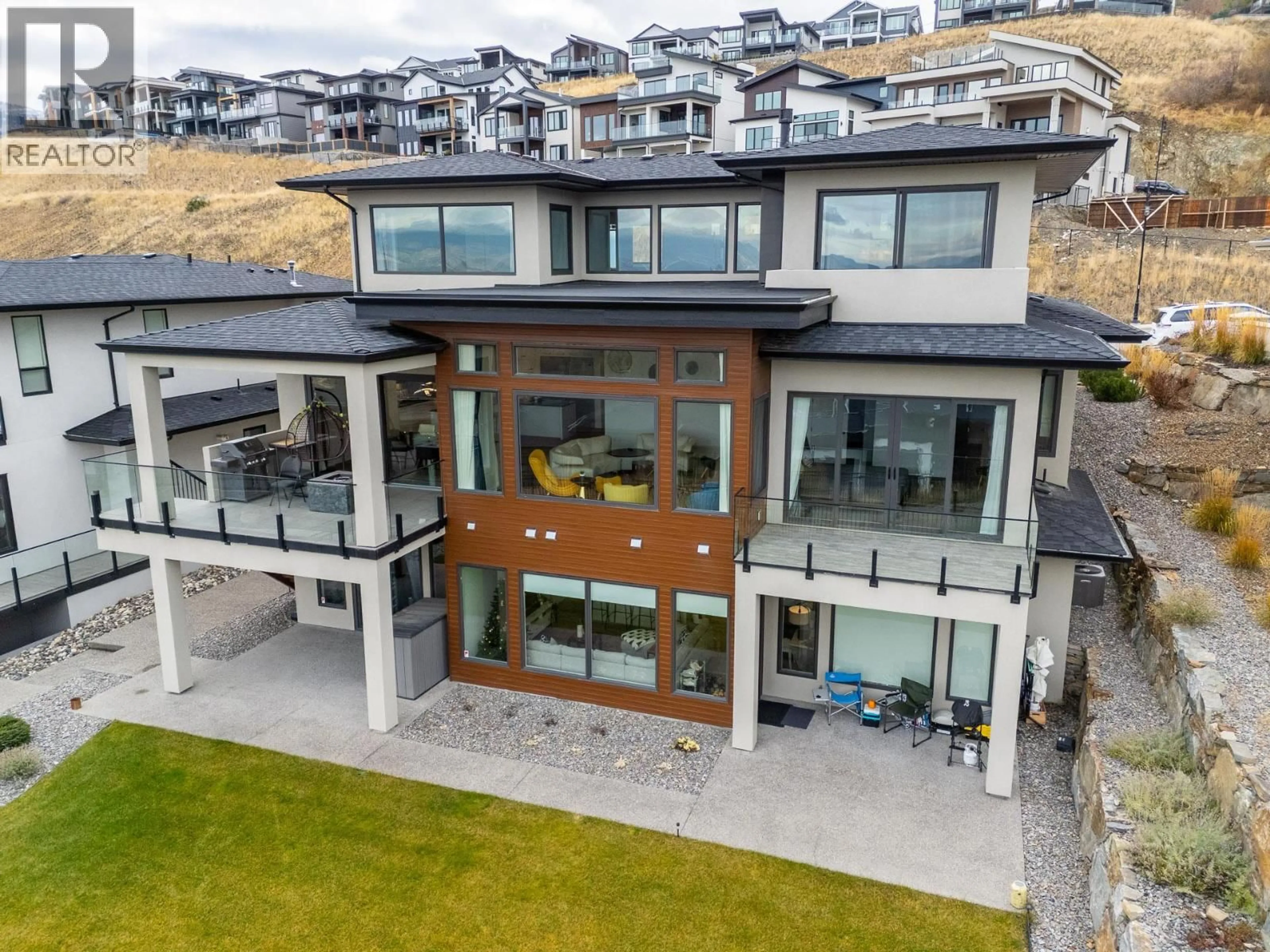 A pic from outside/outdoor area/front of a property/back of a property/a pic from drone, mountain view for 1068 CLARANCE AVENUE, Kelowna British Columbia V1W5M6