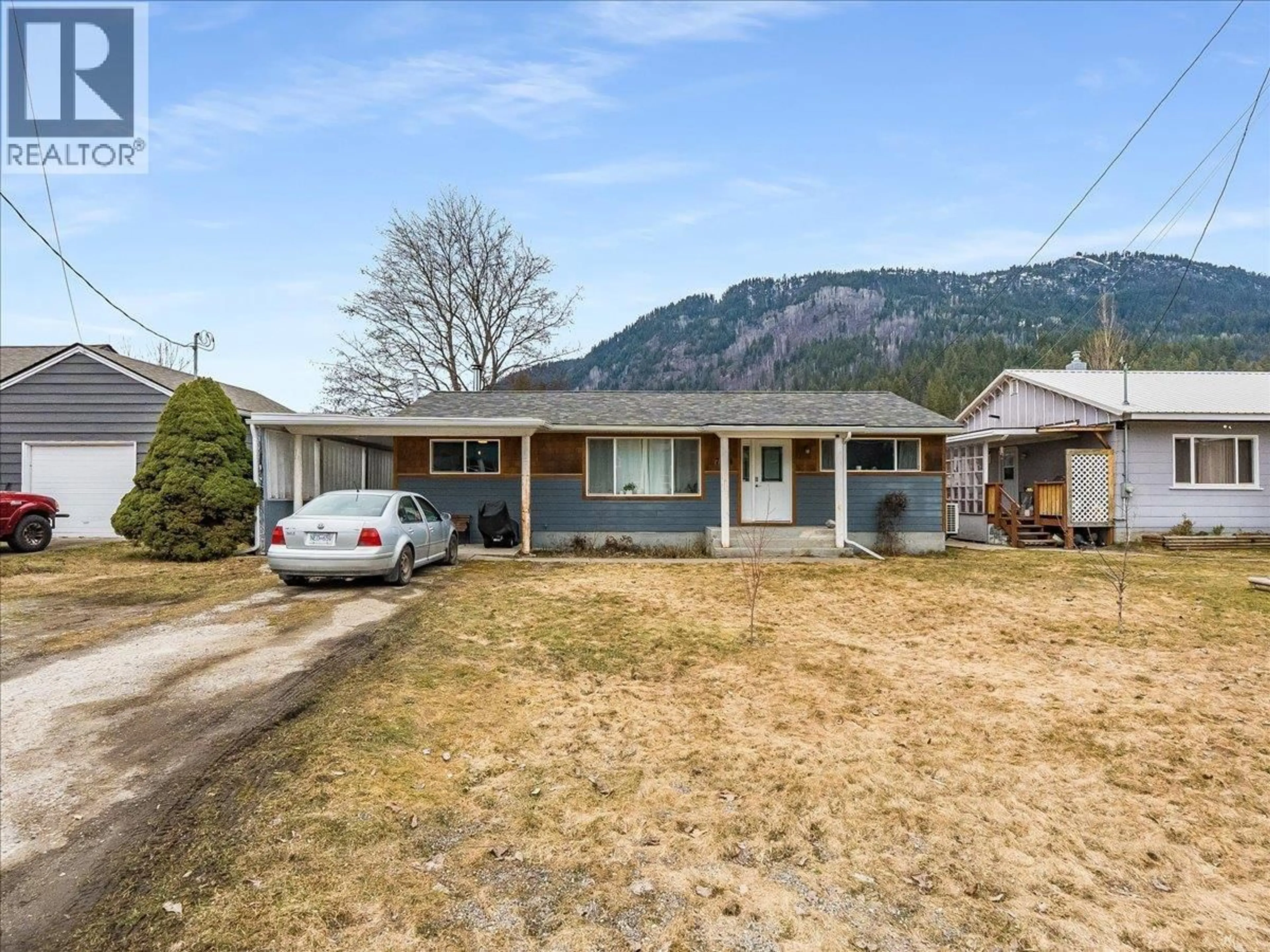A pic from outside/outdoor area/front of a property/back of a property/a pic from drone, mountain view for 714 DAVIES AVENUE, Salmo British Columbia V0G1Z0