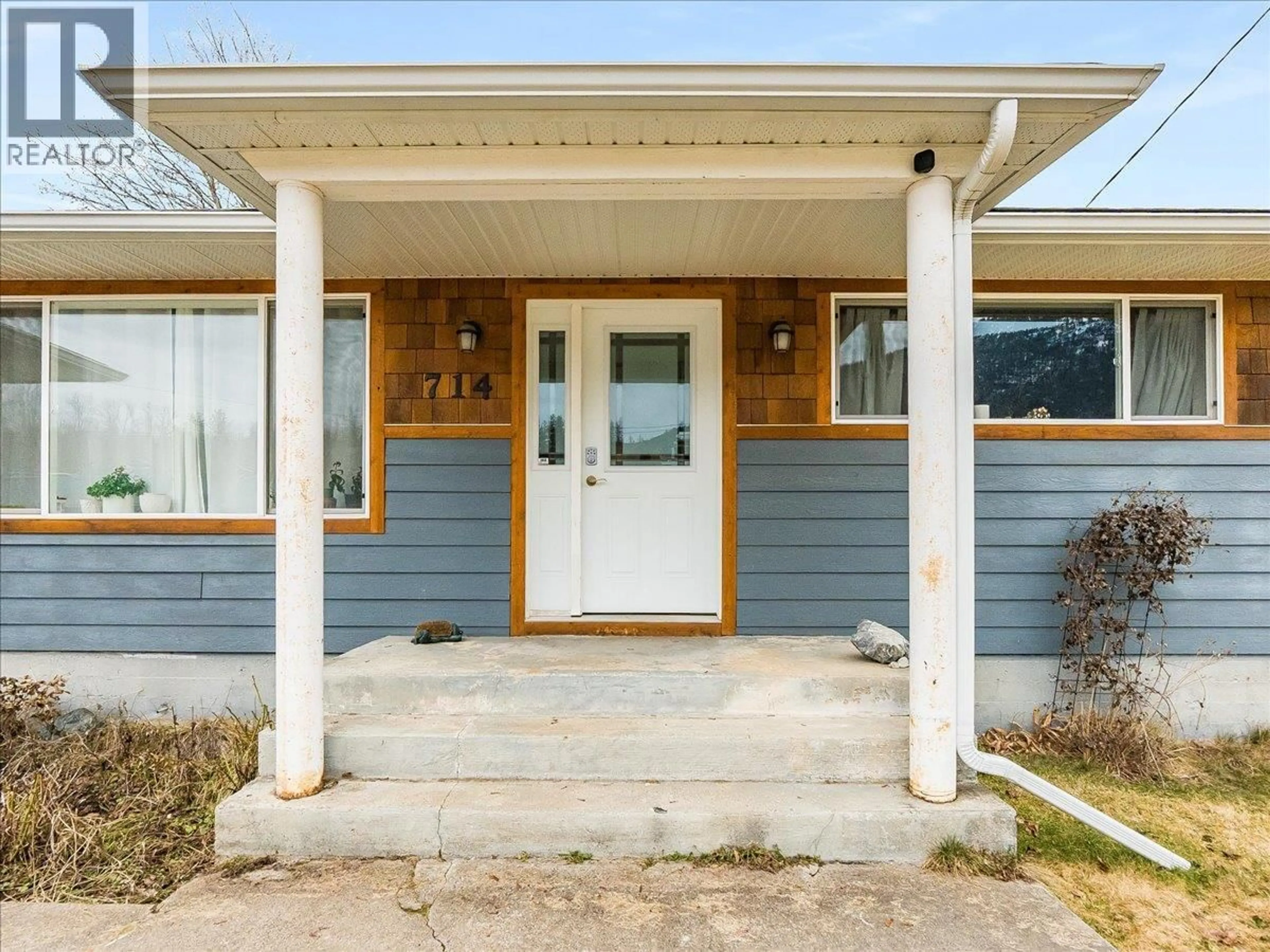 Home with vinyl exterior material, street for 714 DAVIES AVENUE, Salmo British Columbia V0G1Z0