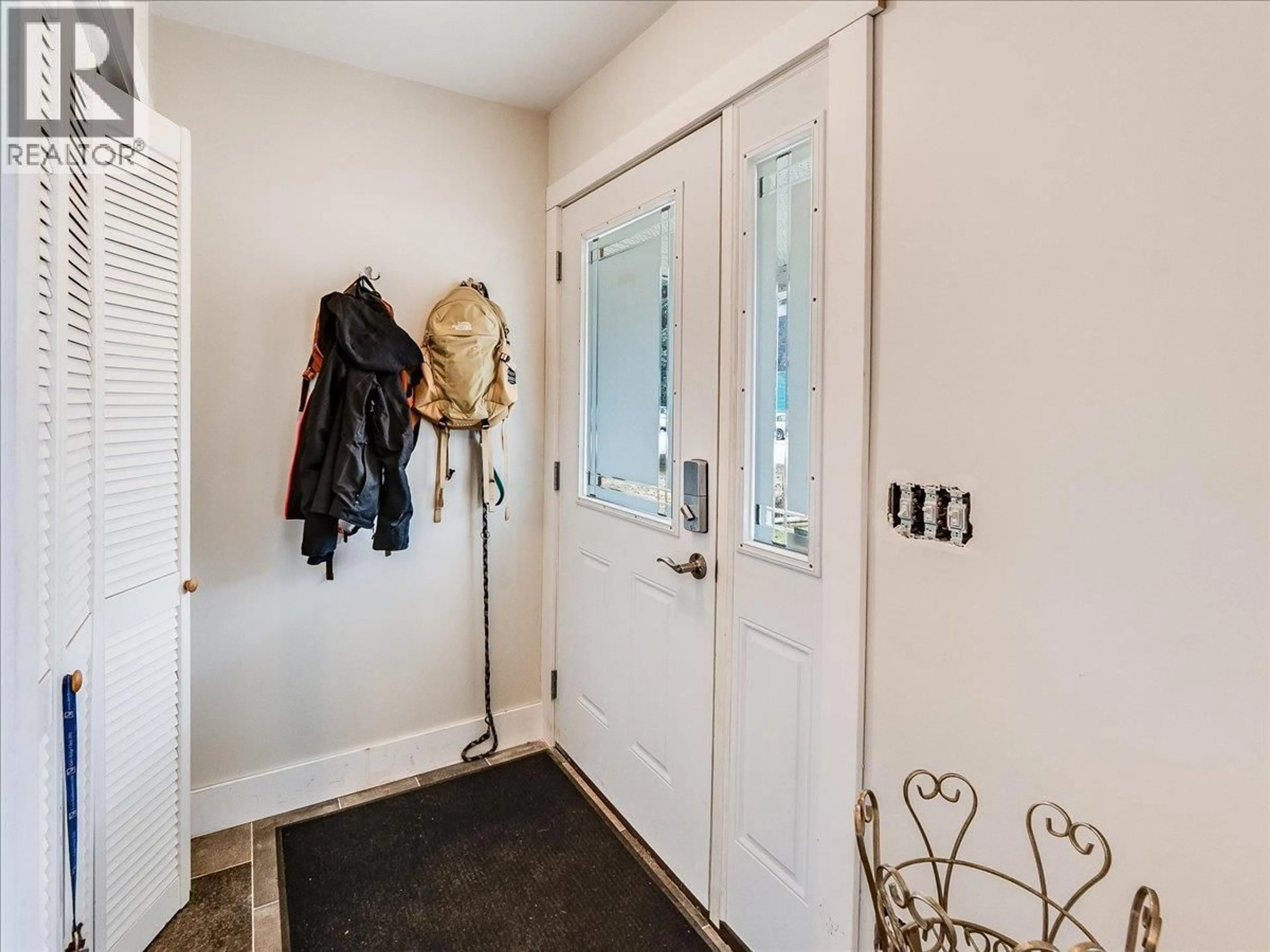 Indoor entryway for 714 DAVIES AVENUE, Salmo British Columbia V0G1Z0
