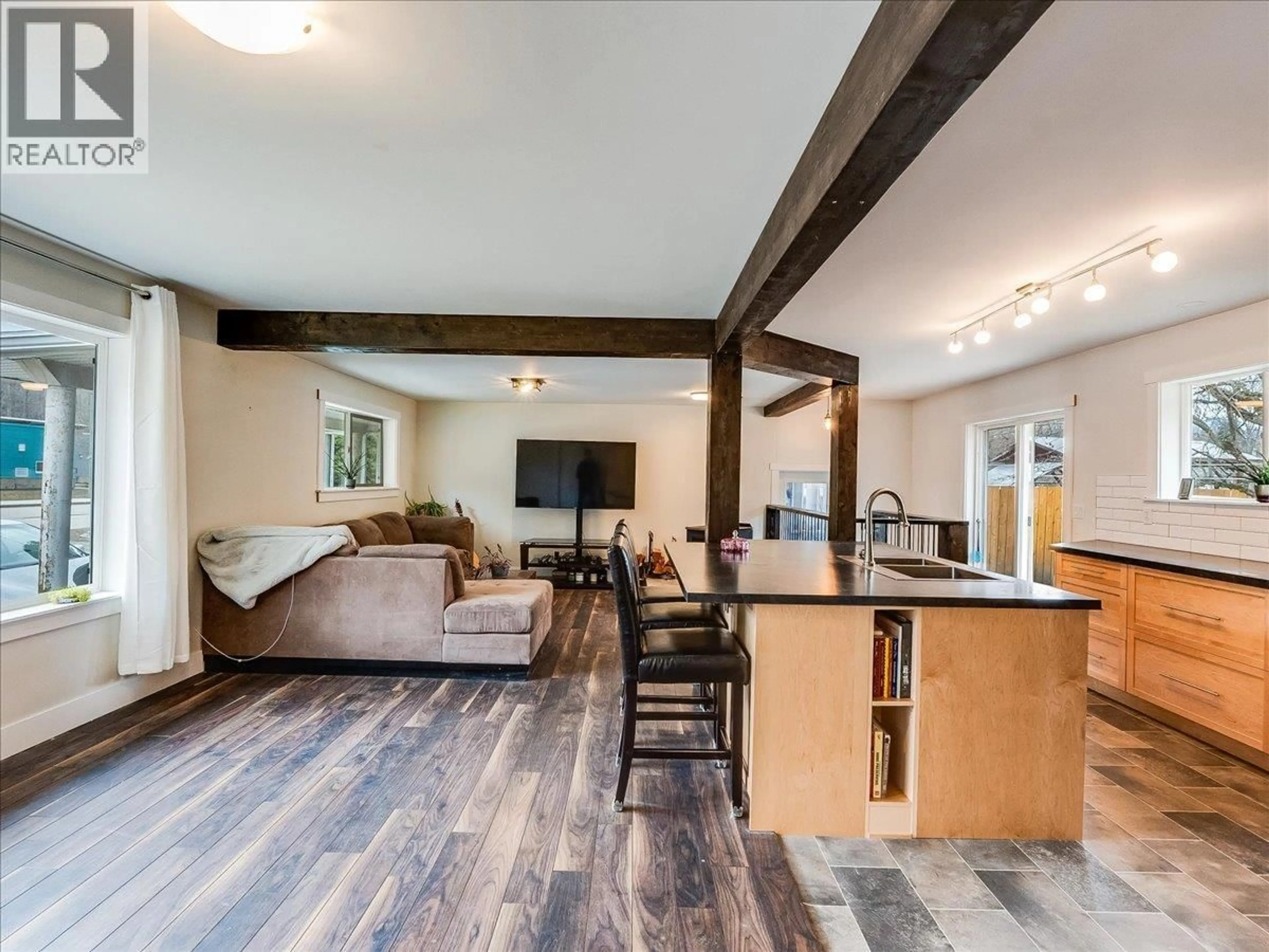 Open concept kitchen, unknown for 714 DAVIES AVENUE, Salmo British Columbia V0G1Z0