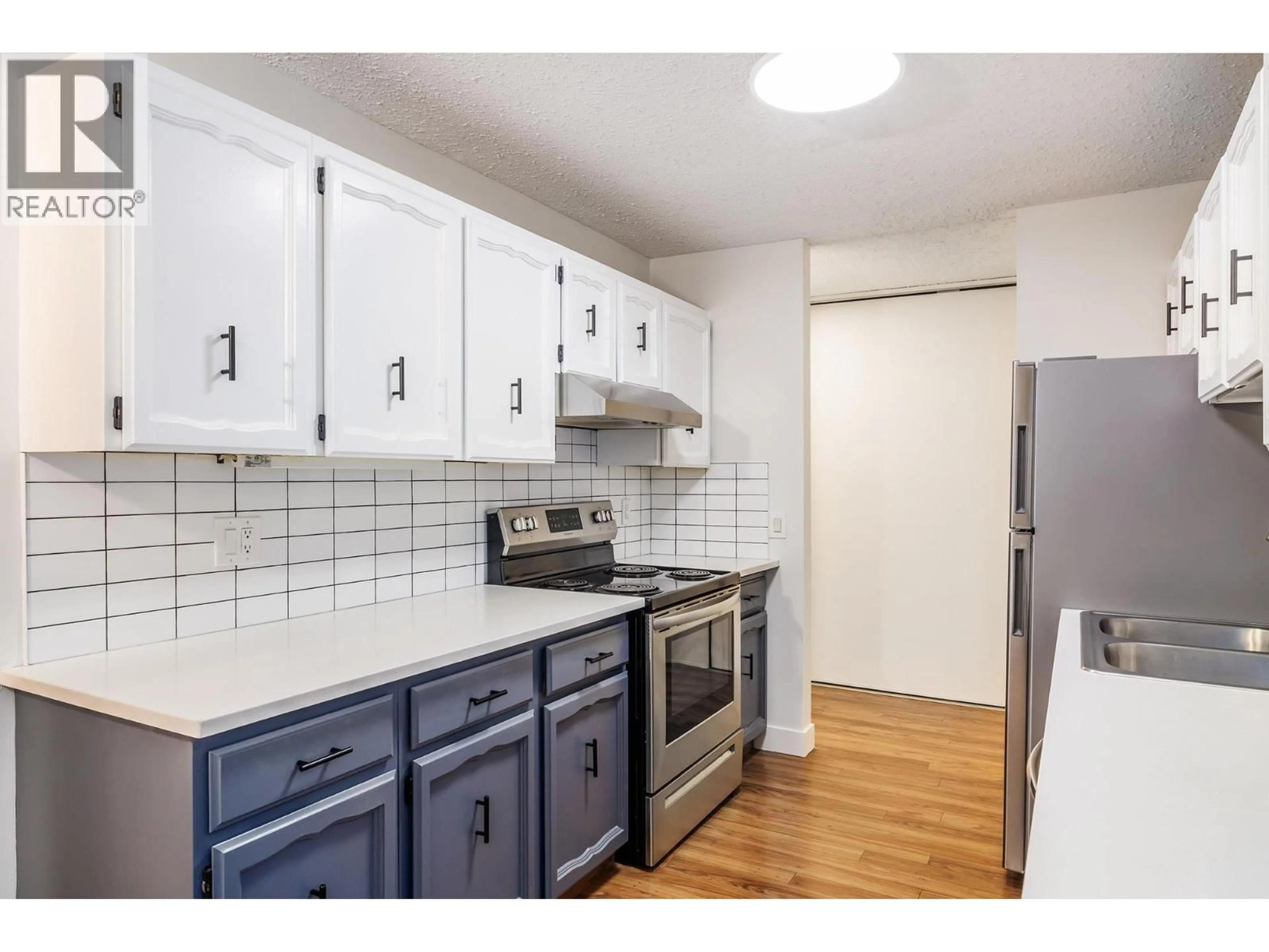 Standard kitchen, unknown for 307 - 555 ROWCLIFFE AVENUE, Kelowna British Columbia V1Y5Y8