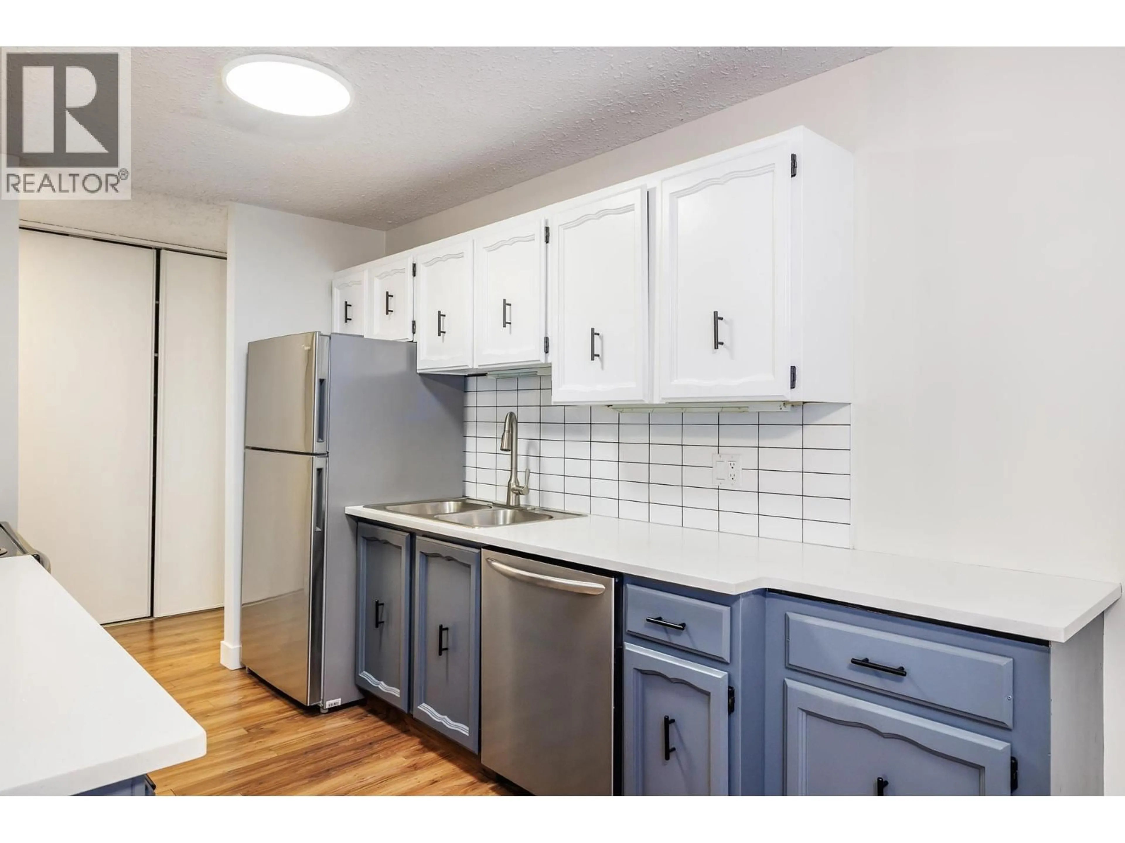 Standard kitchen, unknown for 307 - 555 ROWCLIFFE AVENUE, Kelowna British Columbia V1Y5Y8