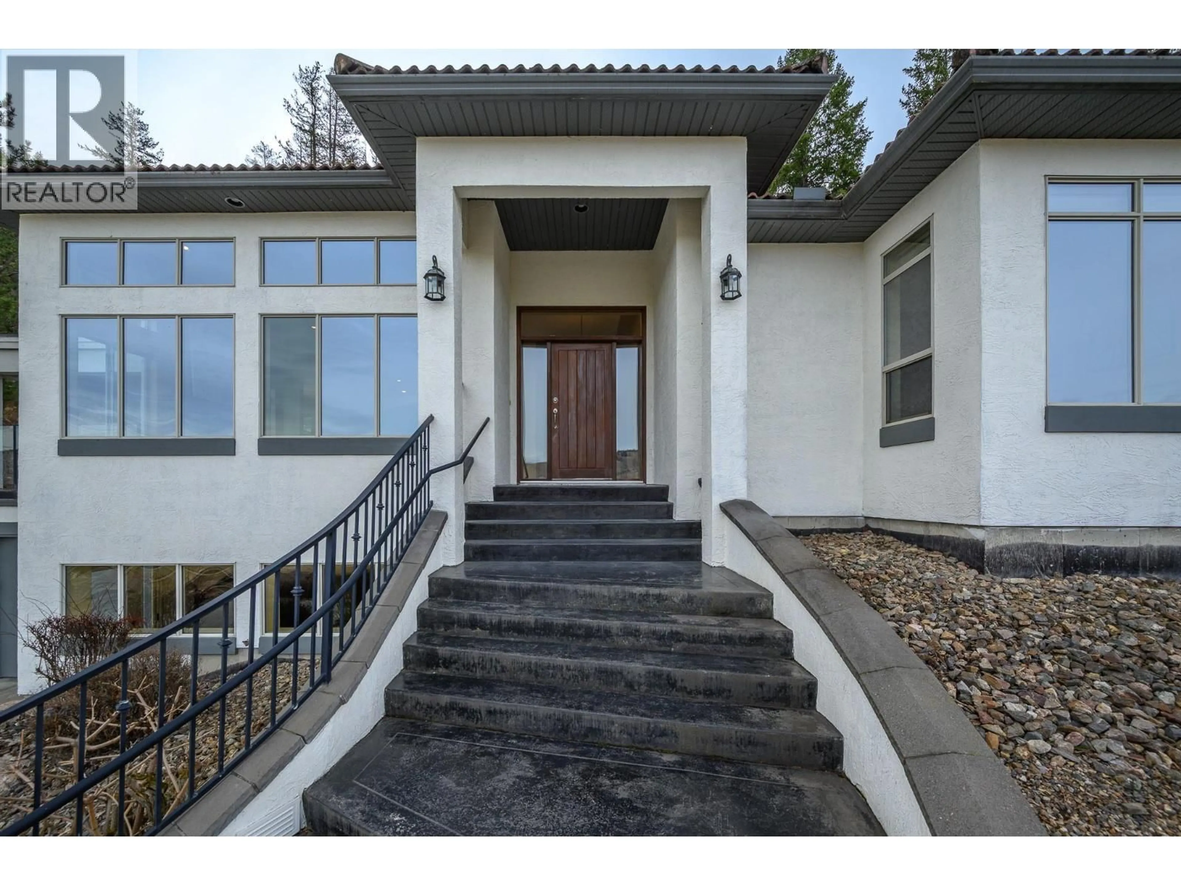 Indoor entryway for 200 MELROSE COURT, Vernon British Columbia V1H1T7