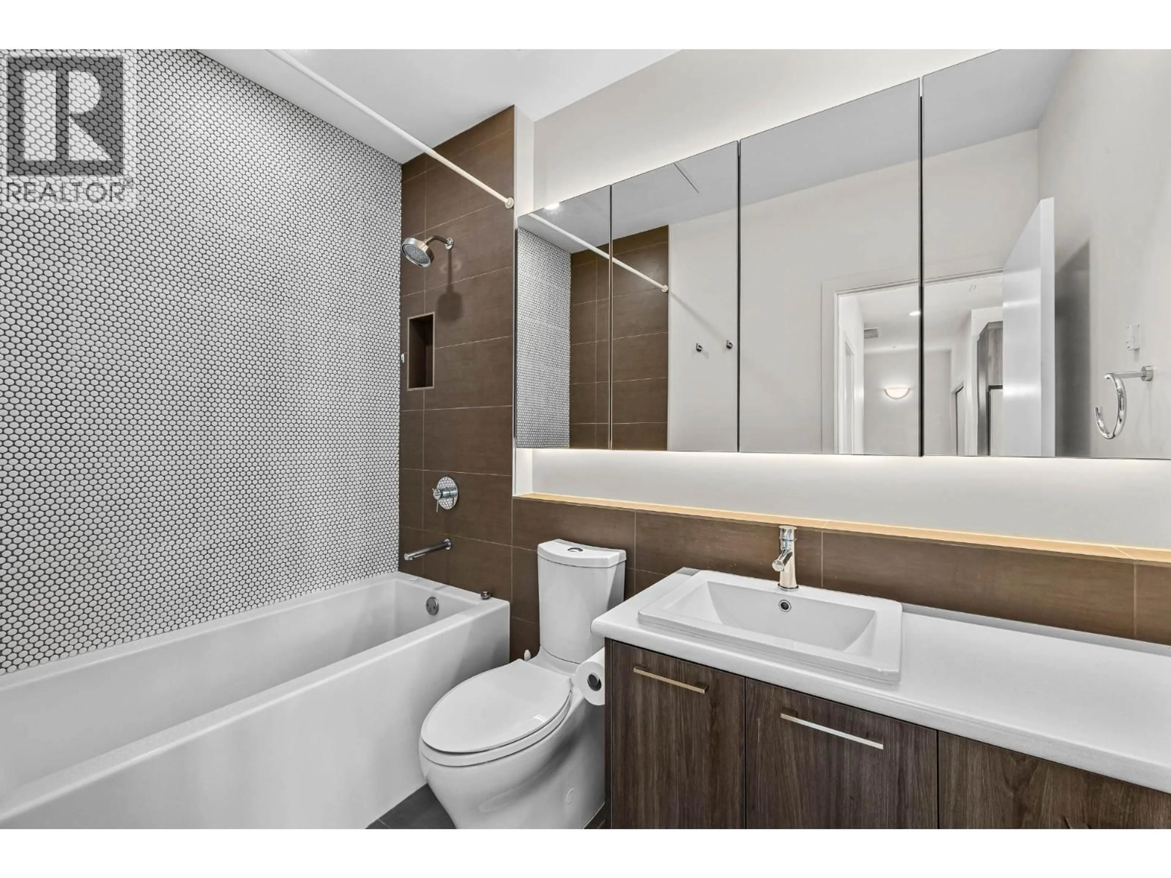 Standard bathroom, ceramic/tile floor for 306 - 885 UNIVERSITY DRIVE, Kamloops British Columbia V2C0K2