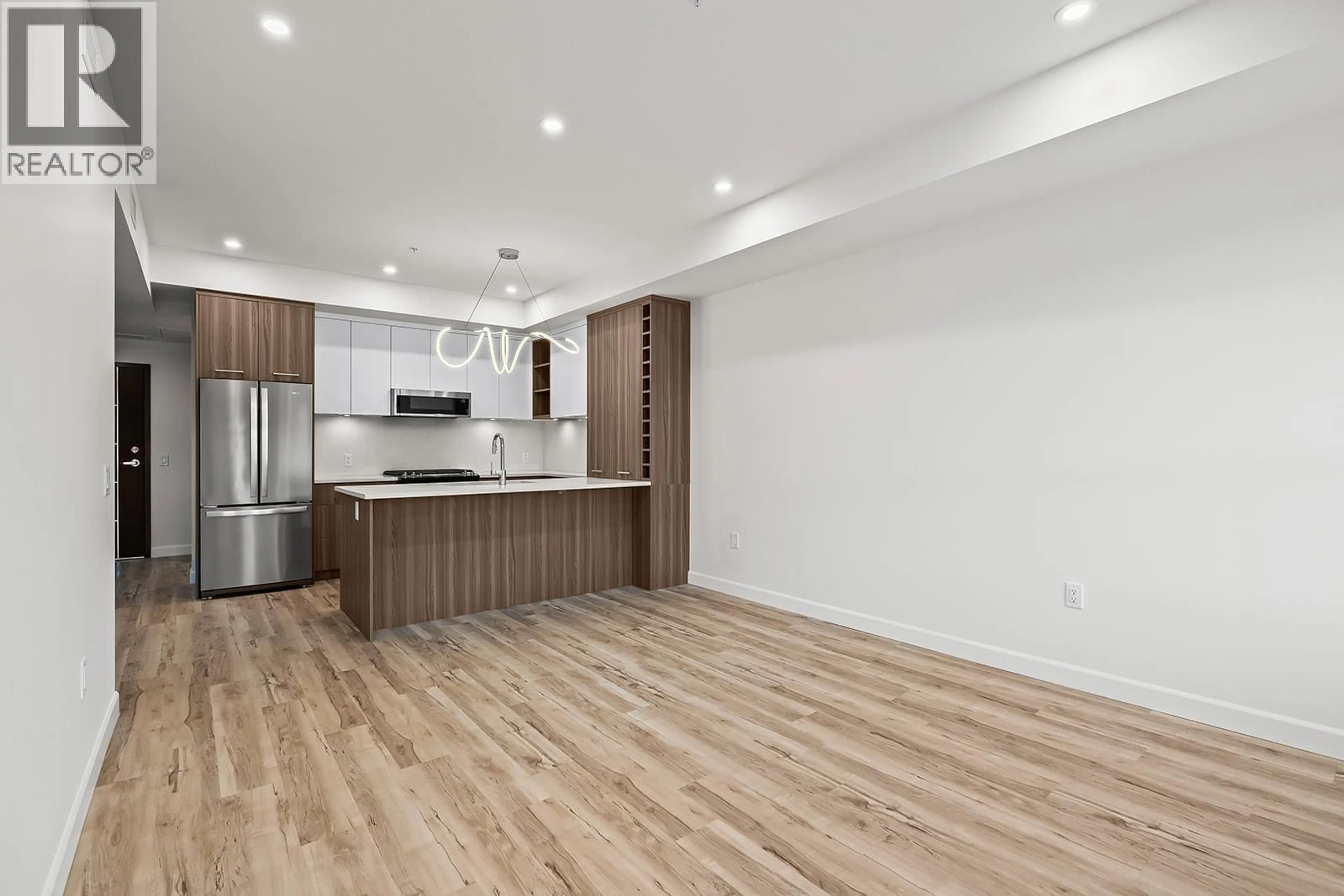 Open concept kitchen, wood/laminate floor for 305 - 630 BOYNTON PLACE, Kelowna British Columbia V1V3B8