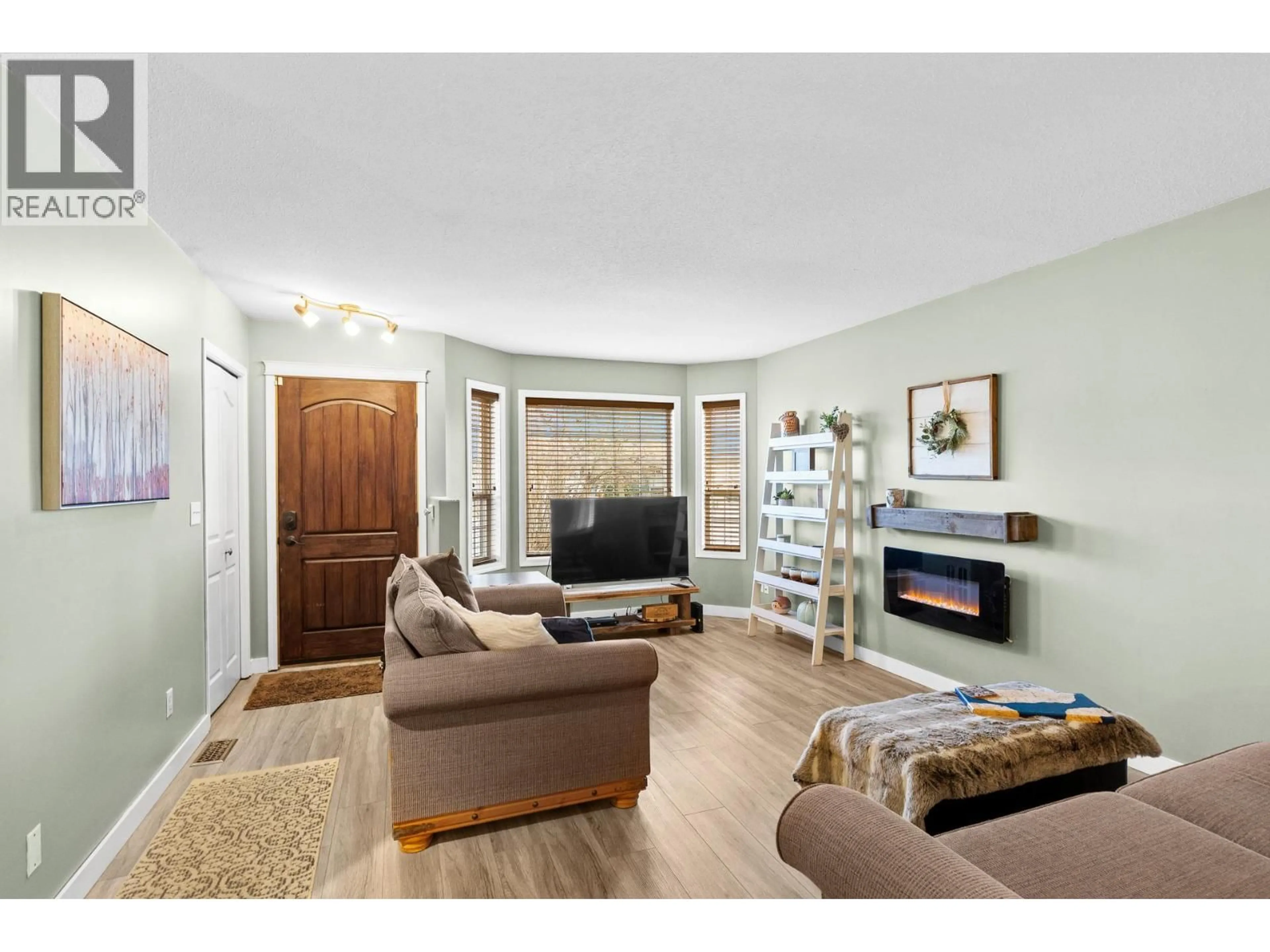 Living room with furniture, wood/laminate floor for 190 RITCHIE COURT, Kelowna British Columbia V1V2A8