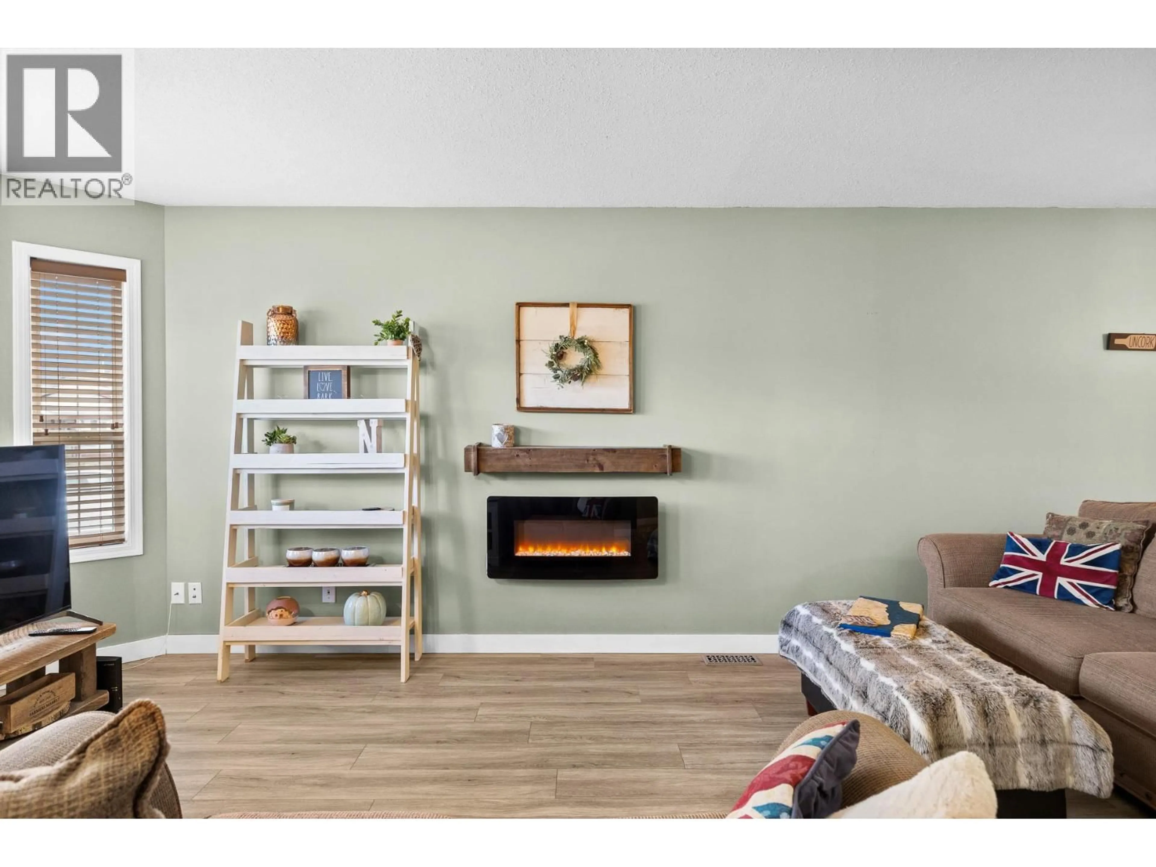 Living room with furniture, wood/laminate floor for 190 RITCHIE COURT, Kelowna British Columbia V1V2A8