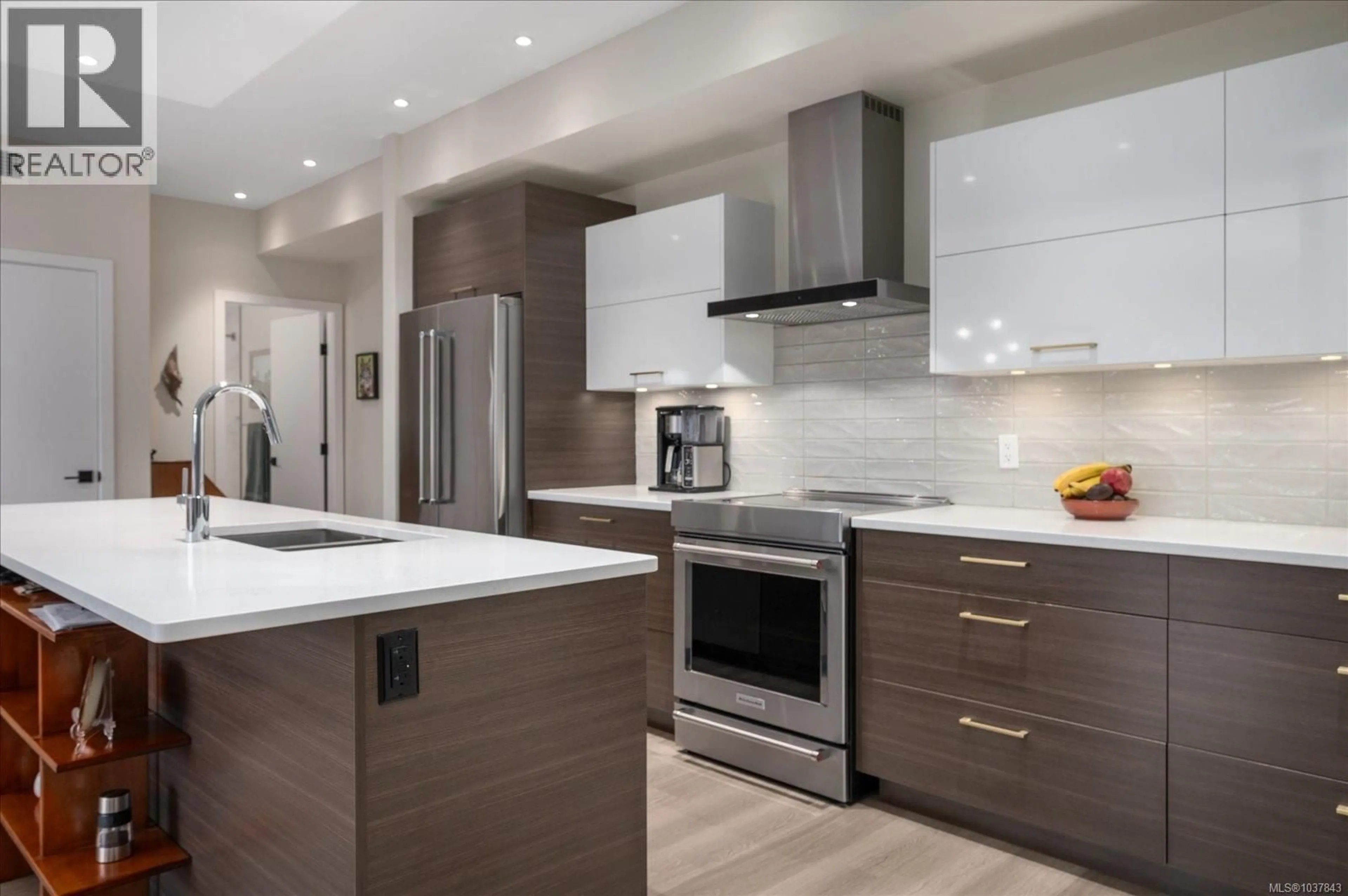 Contemporary kitchen, unknown for 204 - 100 LOMBARDY STREET, Parksville British Columbia V9P0G4