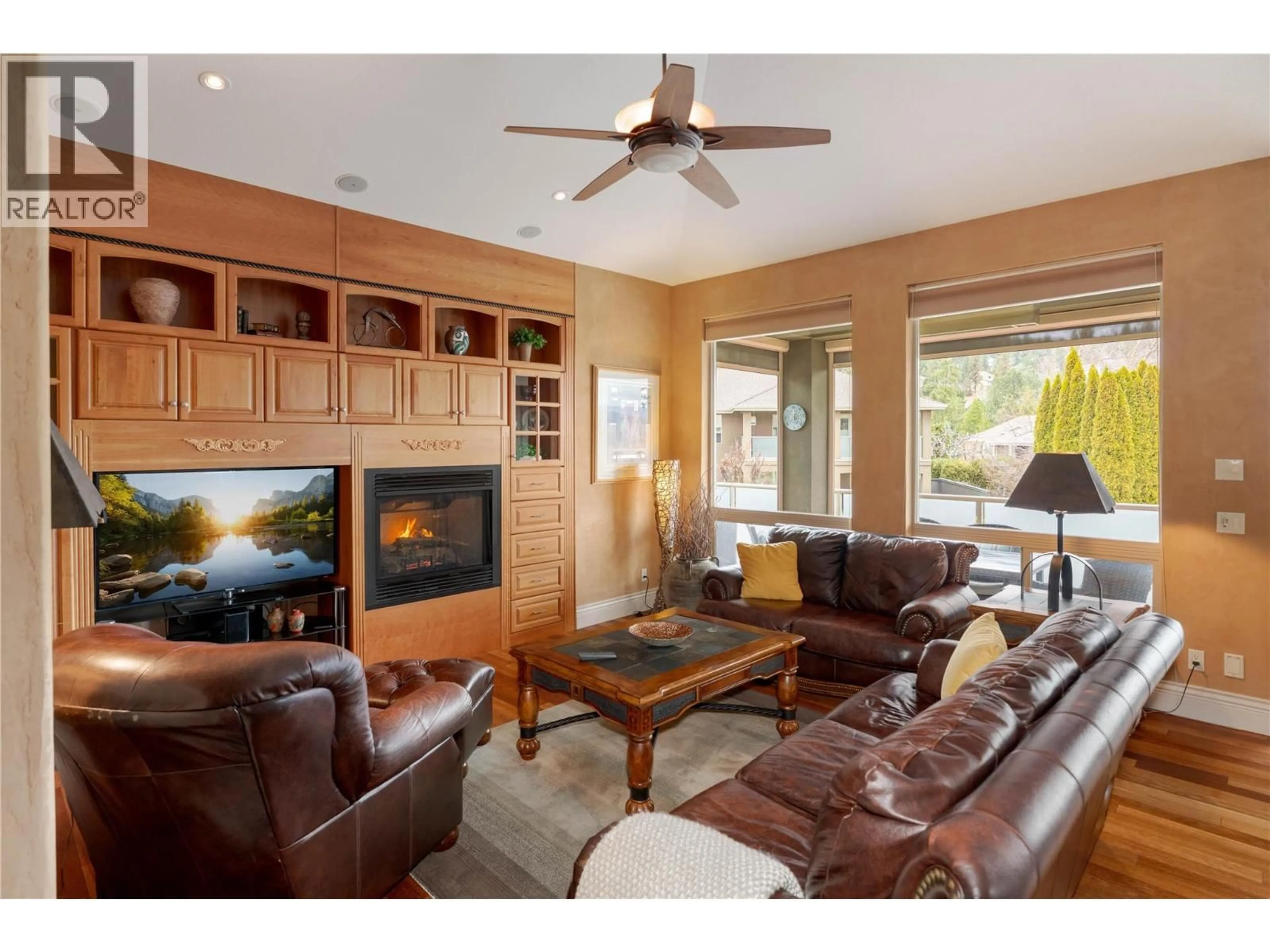 Living room with furniture, wood/laminate floor for 43 - 2155 HORIZON DRIVE, West Kelowna British Columbia V1Z3Z9